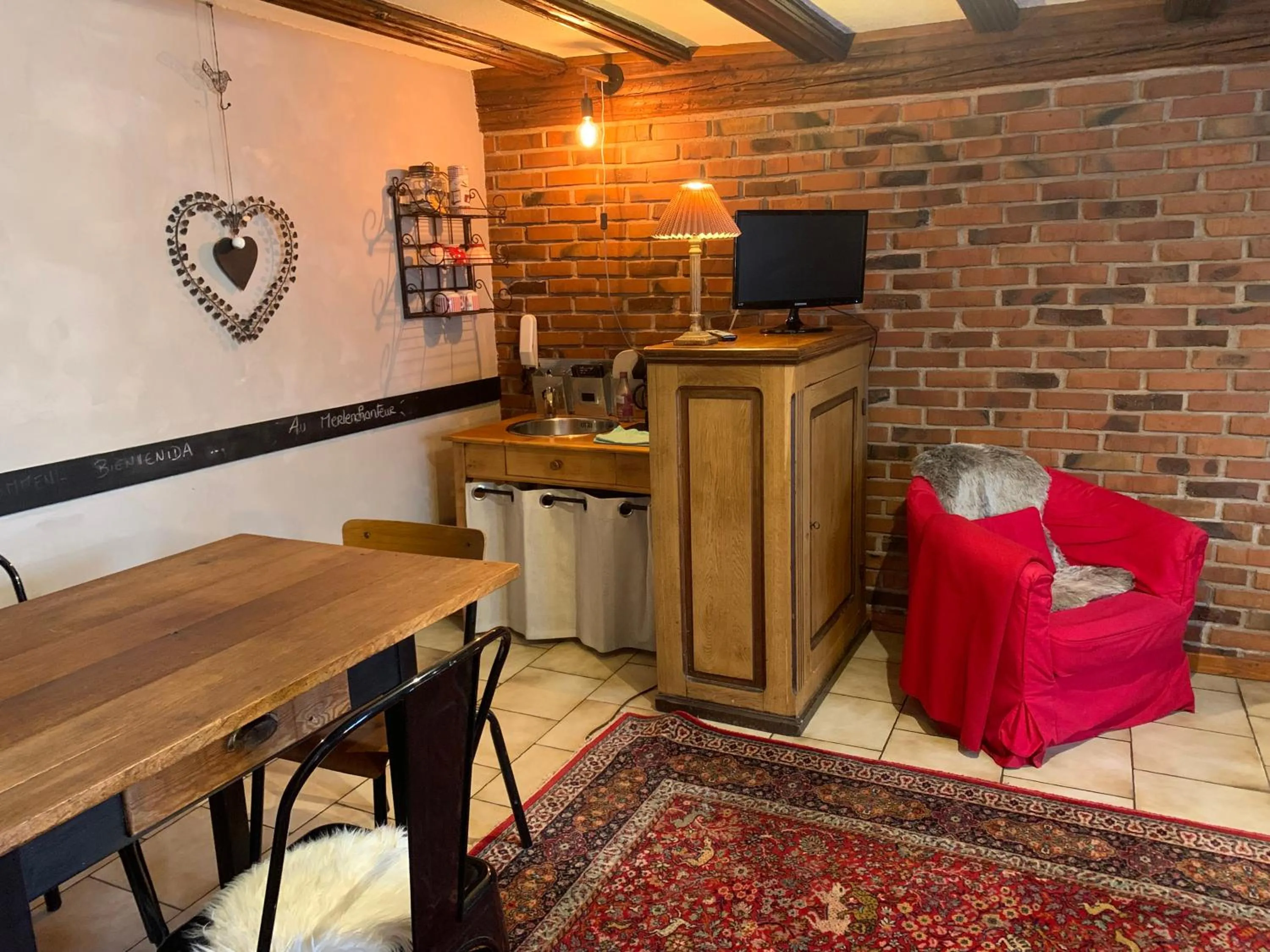 Appartement de caractère au calme 15 mins quartier historique, Gîte du Merlenchanteur