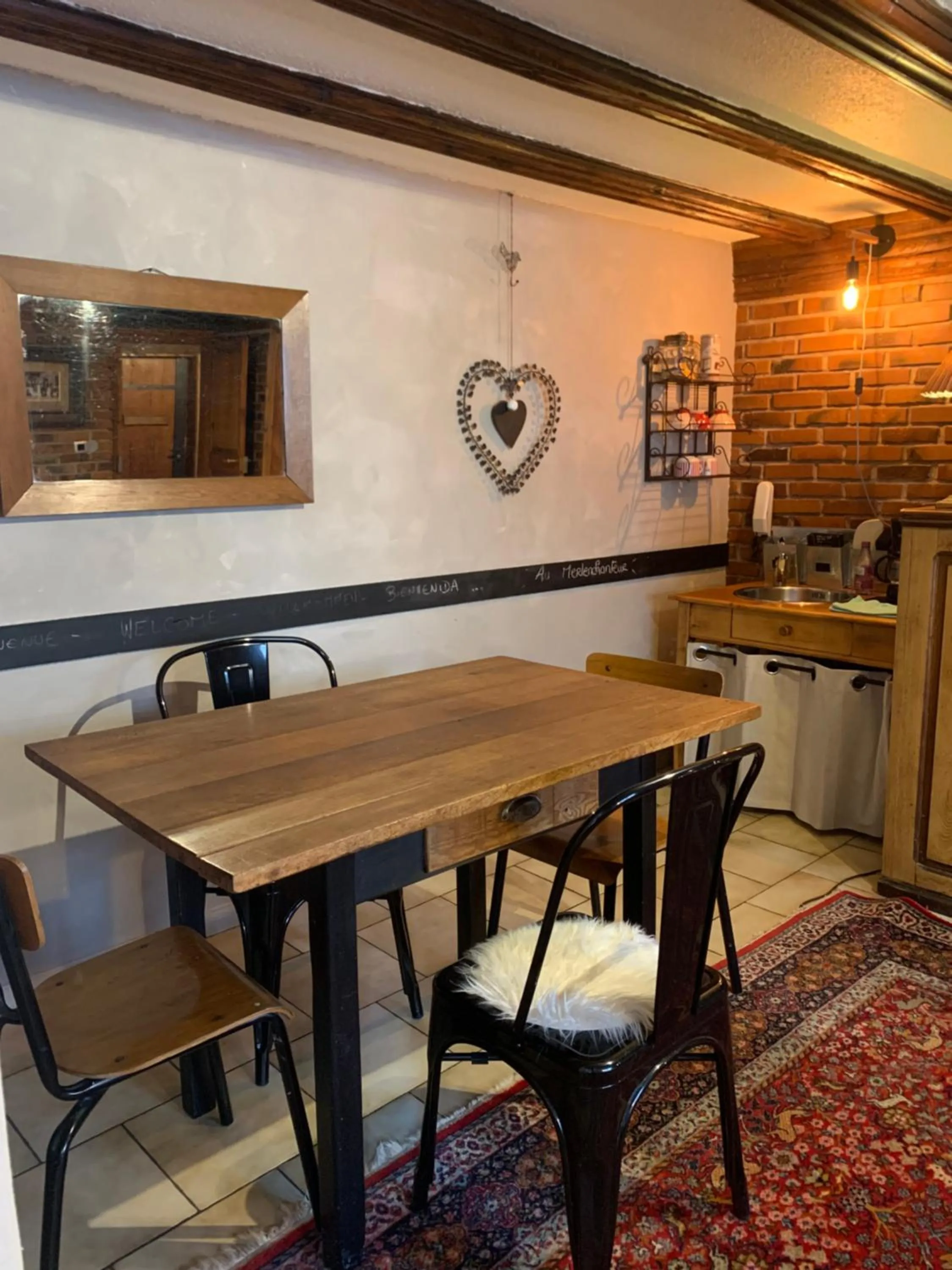 Appartement de caractère au calme 15 mins quartier historique, Gîte du Merlenchanteur