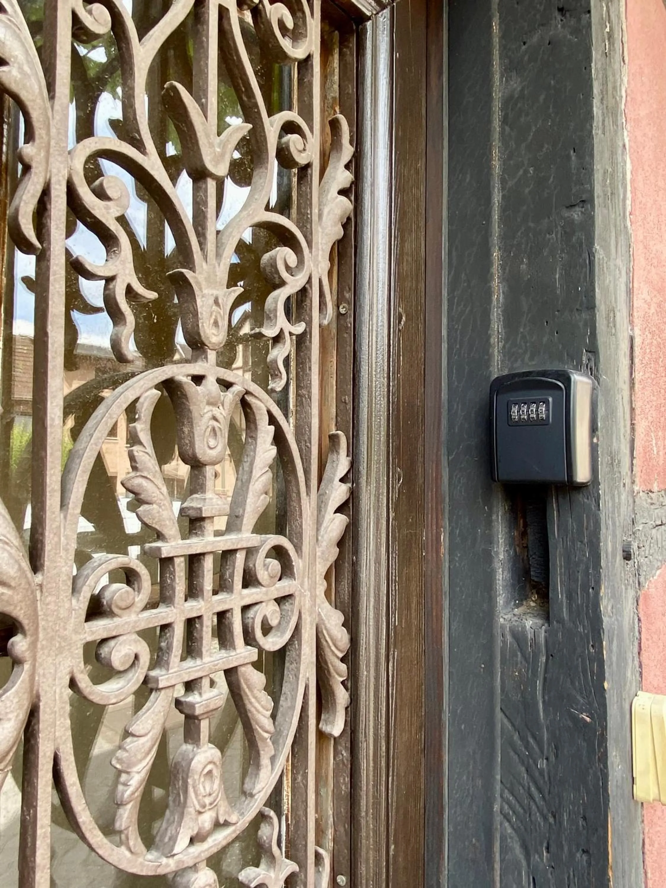 Property building in Appartement de caractère au calme 15 mins quartier historique, Gîte du Merlenchanteur