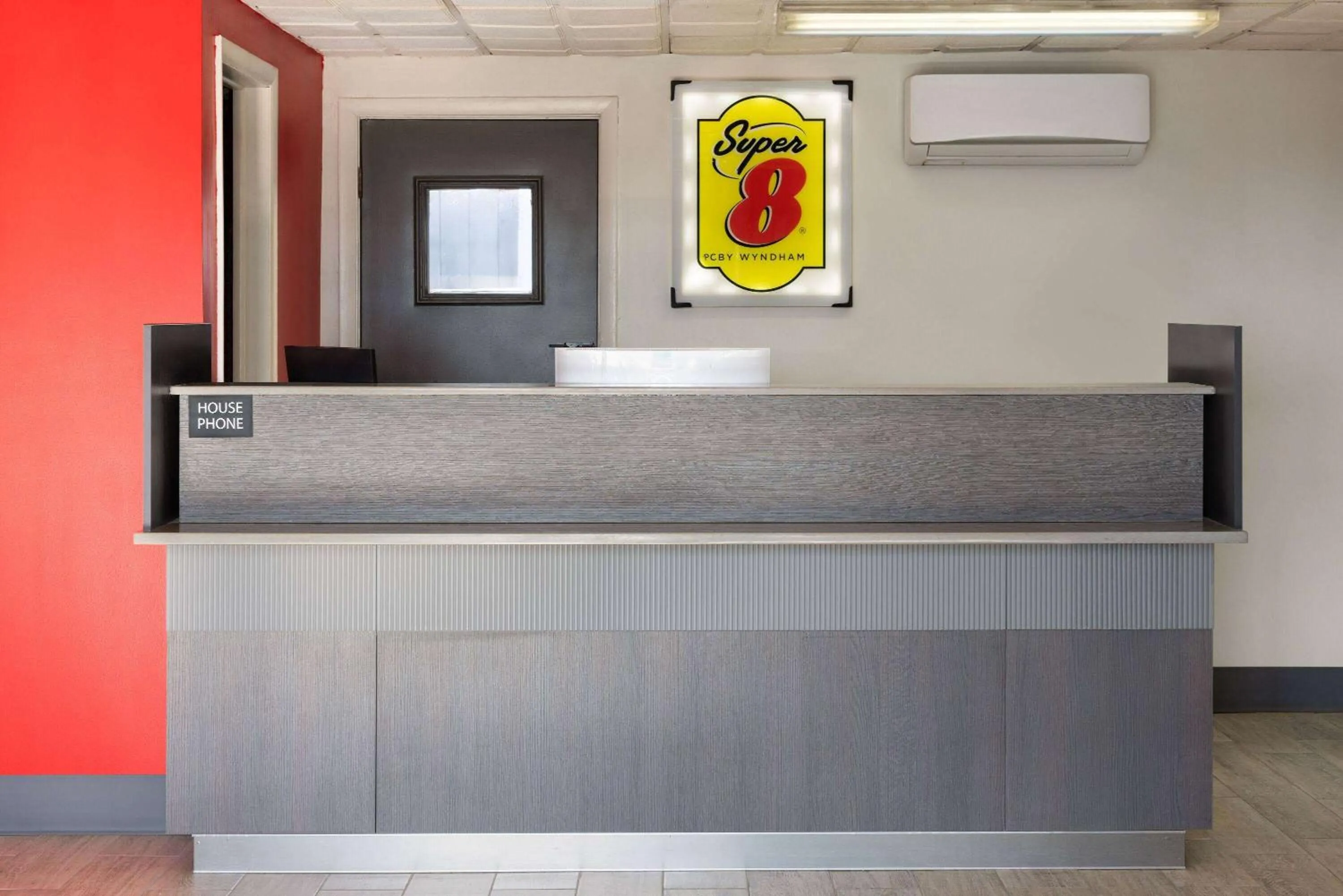Lobby or reception in Super 8 by Wyndham Hazleton