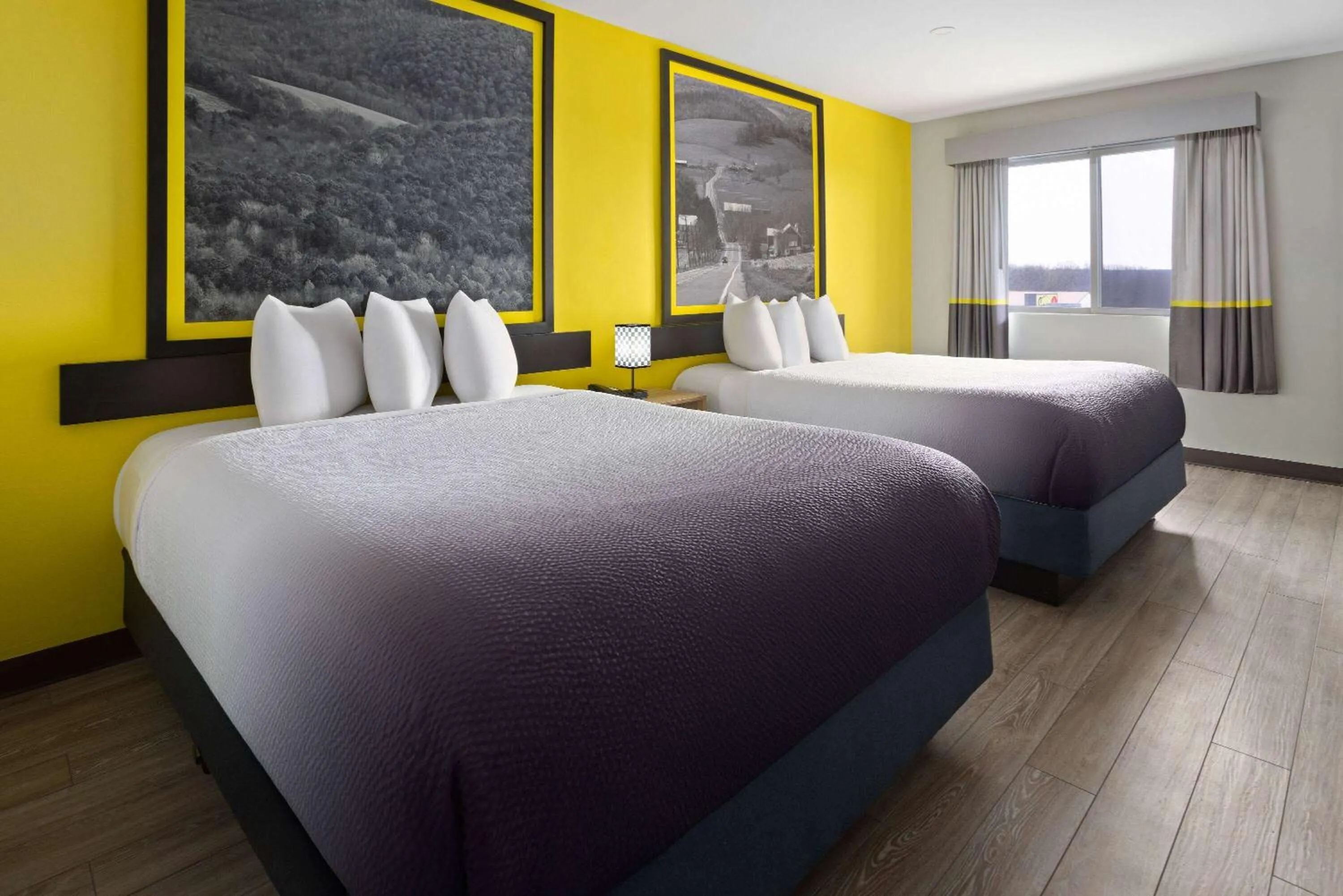 Photo of the whole room, Bed in Super 8 by Wyndham Hazleton