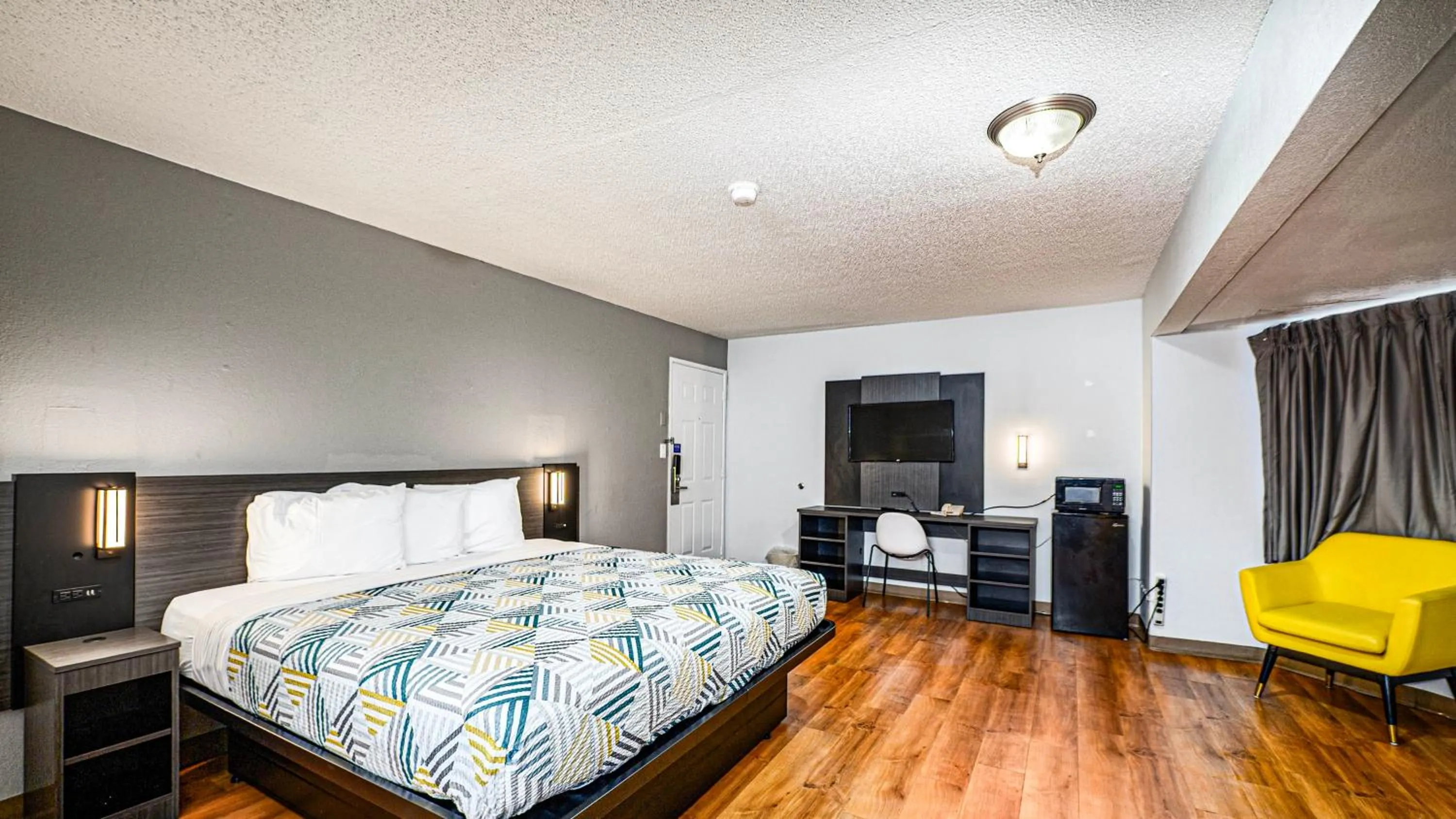 Bedroom, Bed in Motel 6-Wethersfield, CT - Hartford