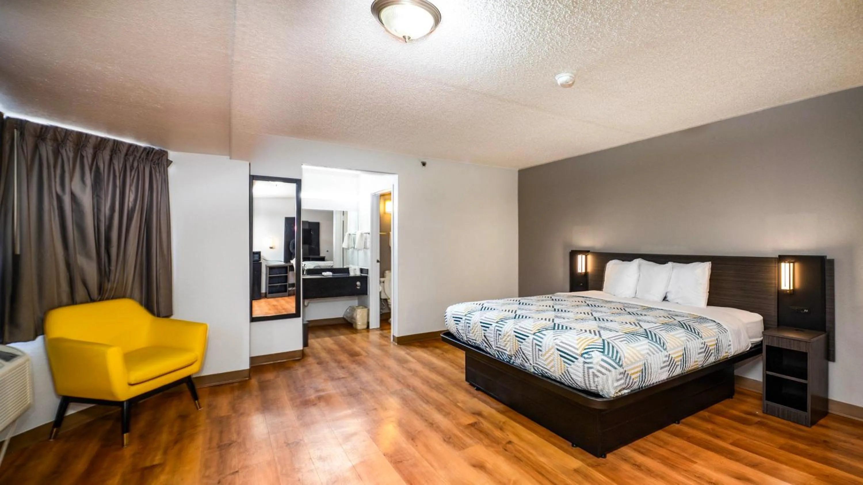 Bedroom, Bed in Motel 6-Wethersfield, CT - Hartford