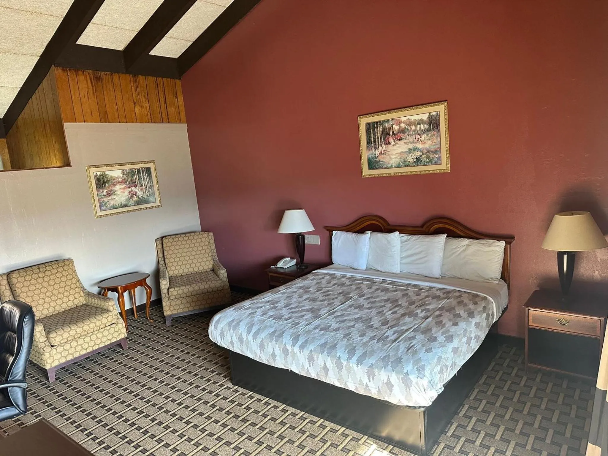 Bed in Americas Best Value Inn Franklin