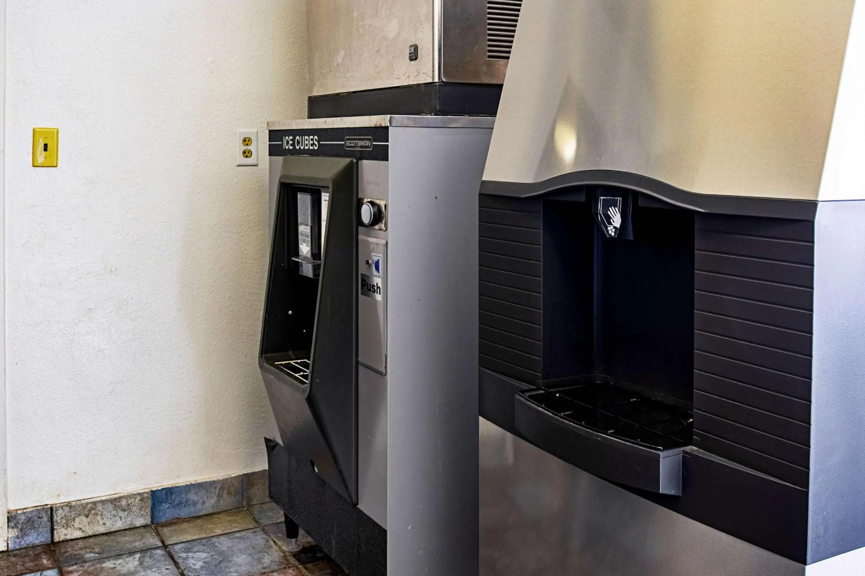 On site in Motel 6-Palatine, IL - Chicago Northwest