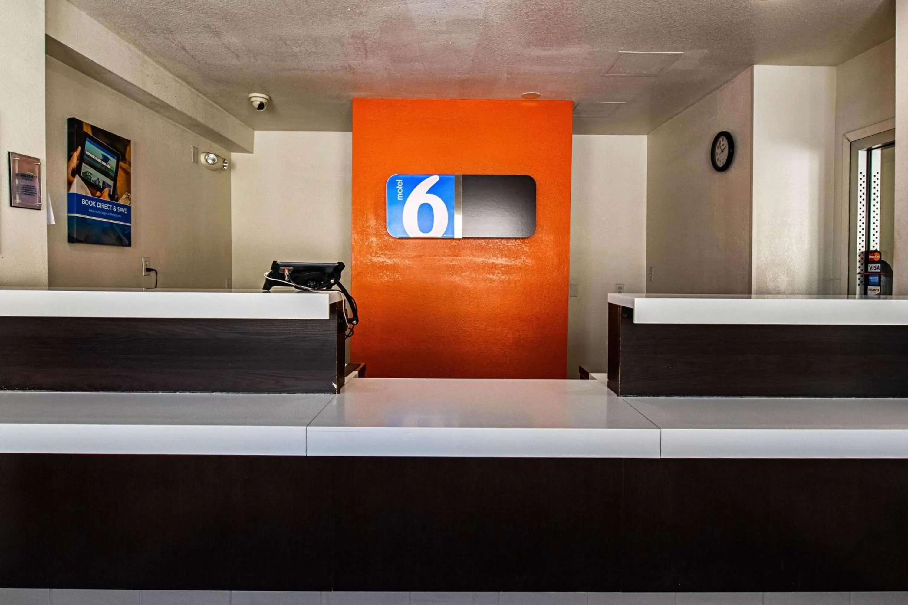 Property logo or sign in Motel 6-Palatine, IL - Chicago Northwest