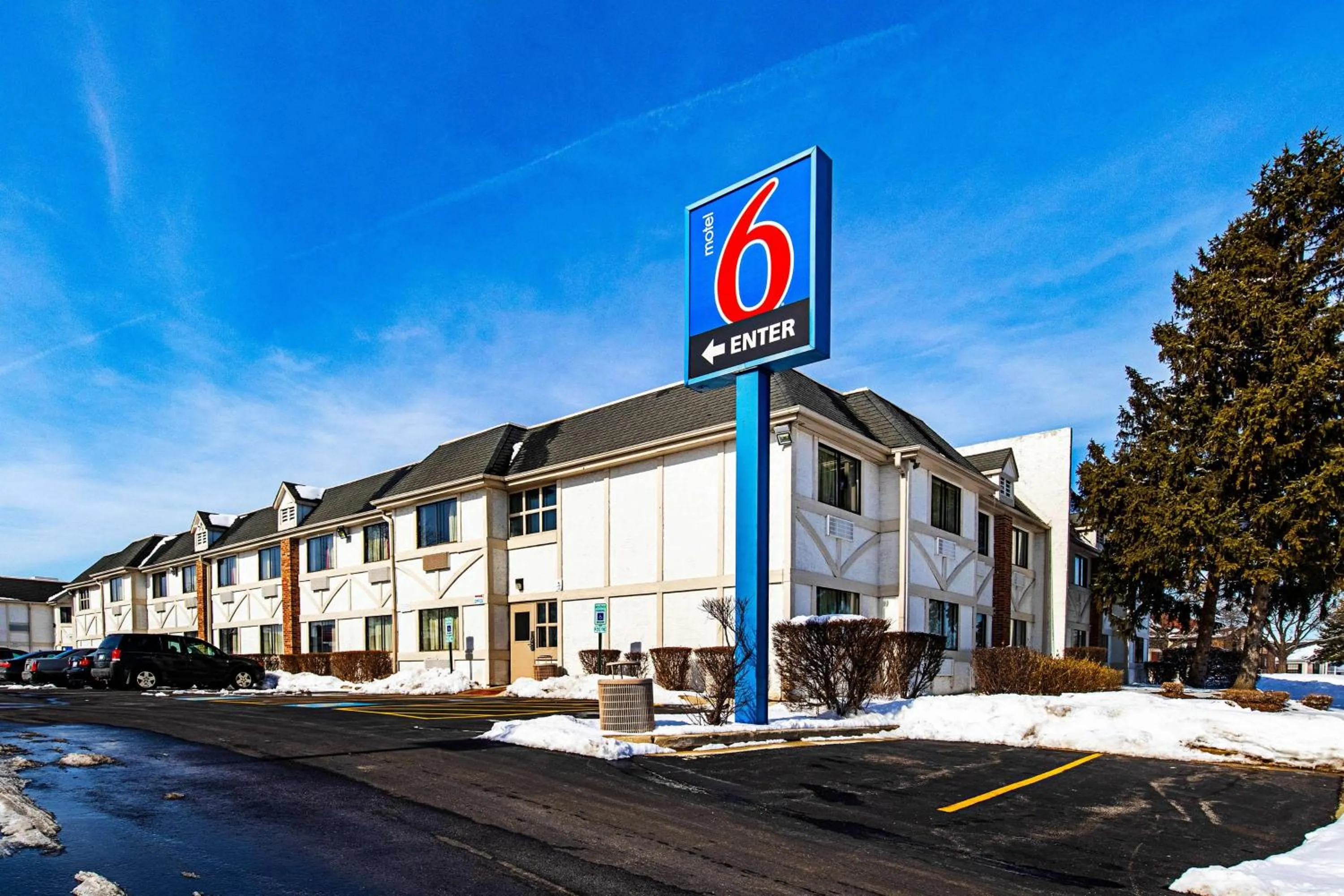 Property building in Motel 6-Palatine, IL - Chicago Northwest
