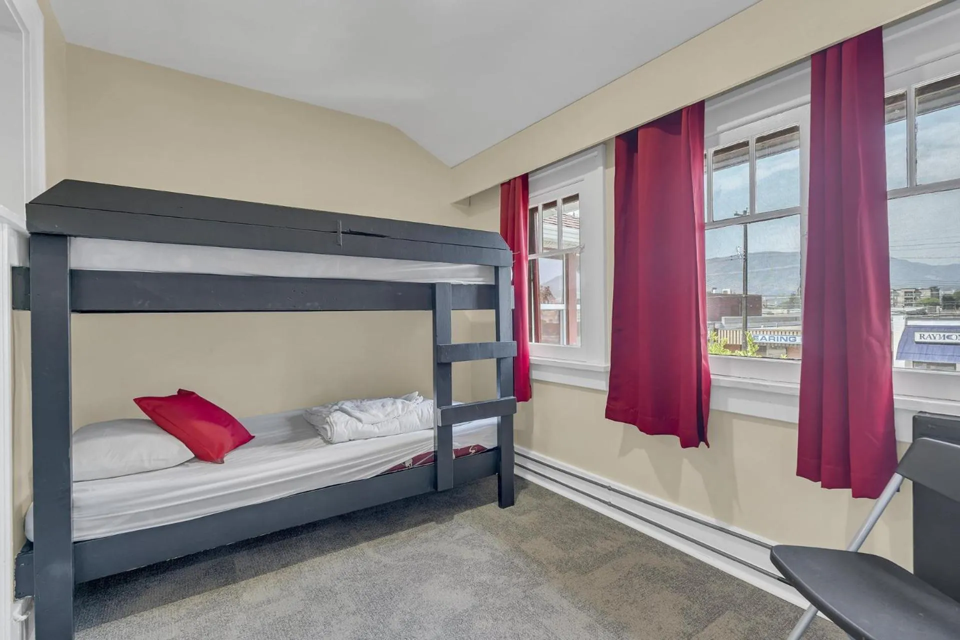 View (from property/room), Bed in HI Penticton - Hostel