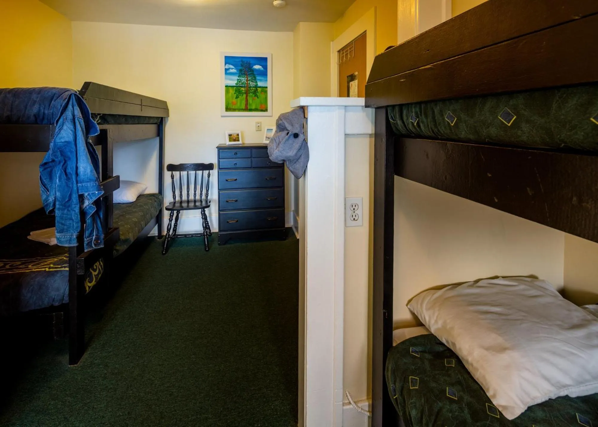 4-Bed Mixed Dormitory Room in HI Penticton - Hostel