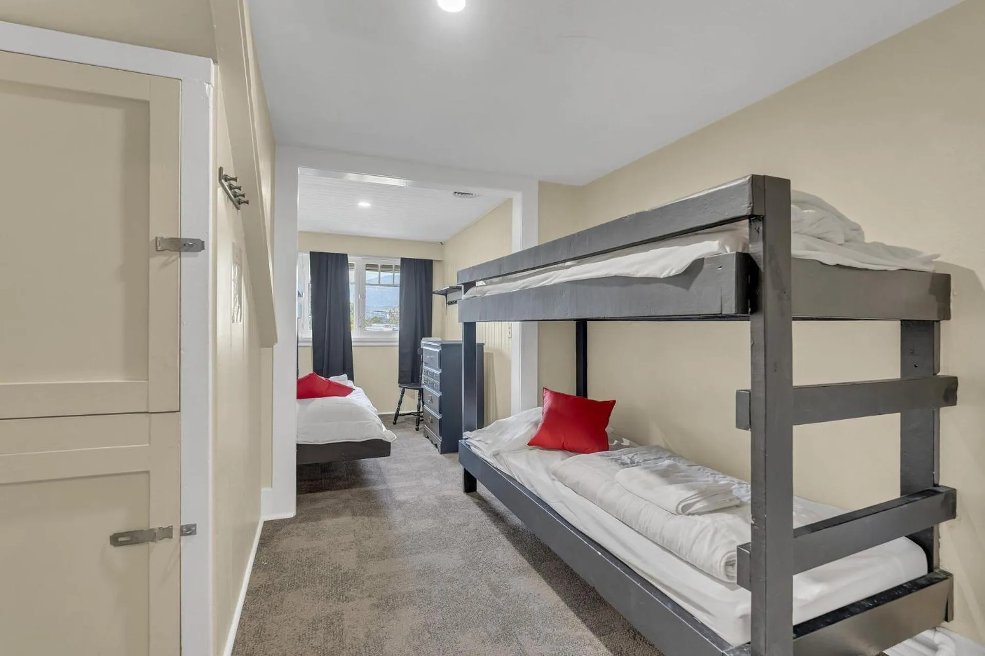 bunk bed, Bed in HI Penticton - Hostel