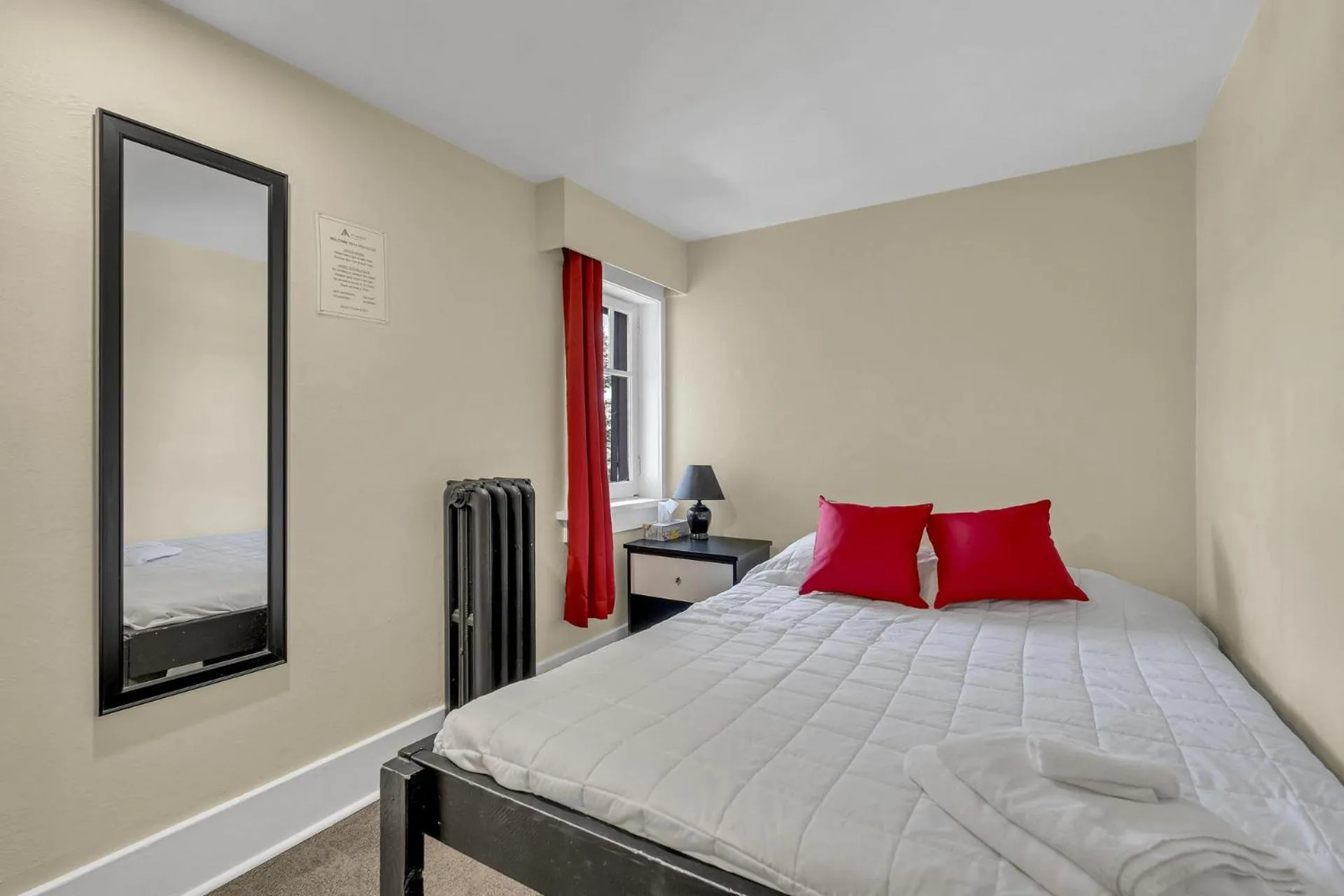 Bedroom, Bed in HI Penticton - Hostel