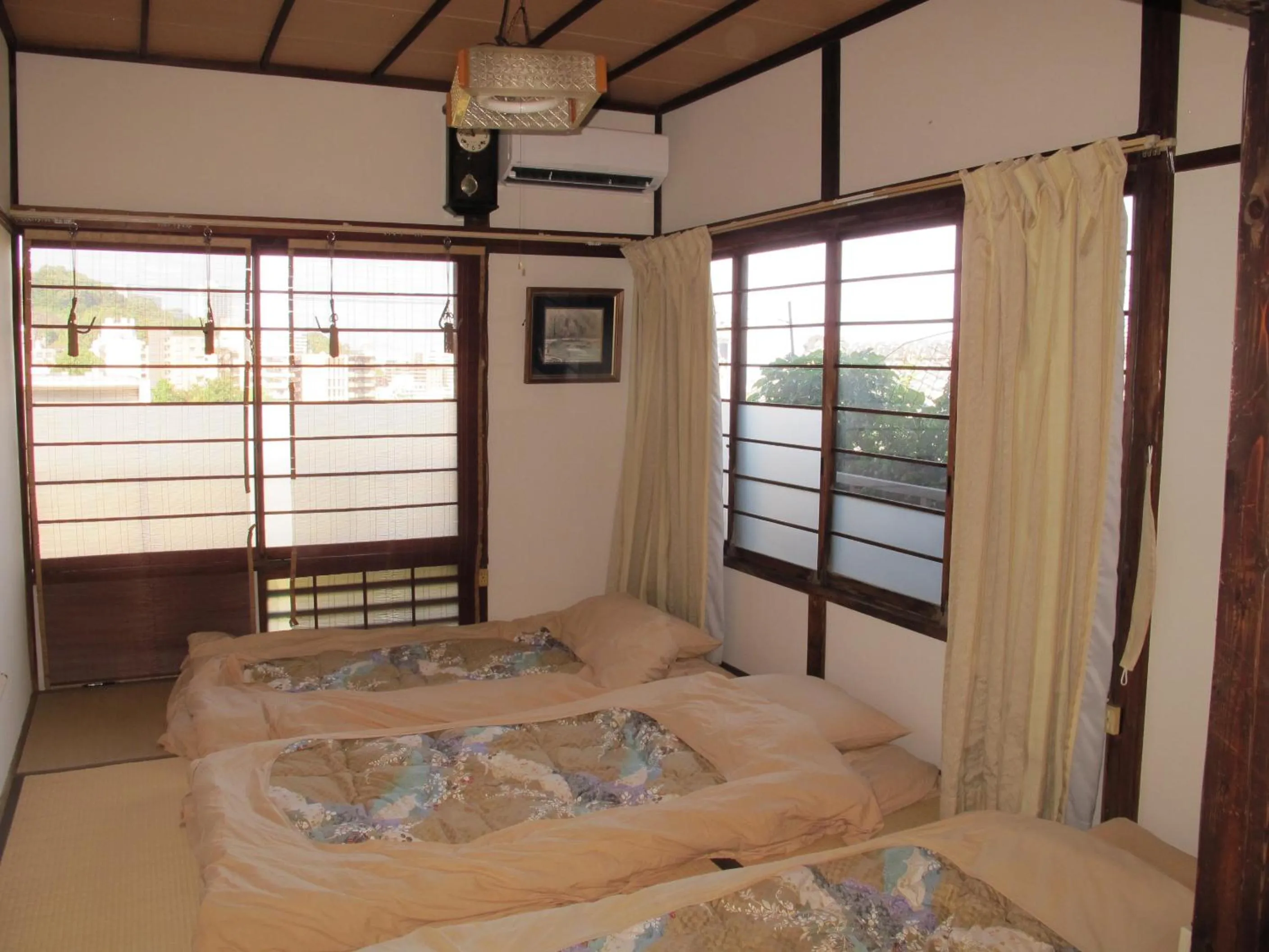 Photo of the whole room, Bed in Atami Ikyuan 熱海一休庵