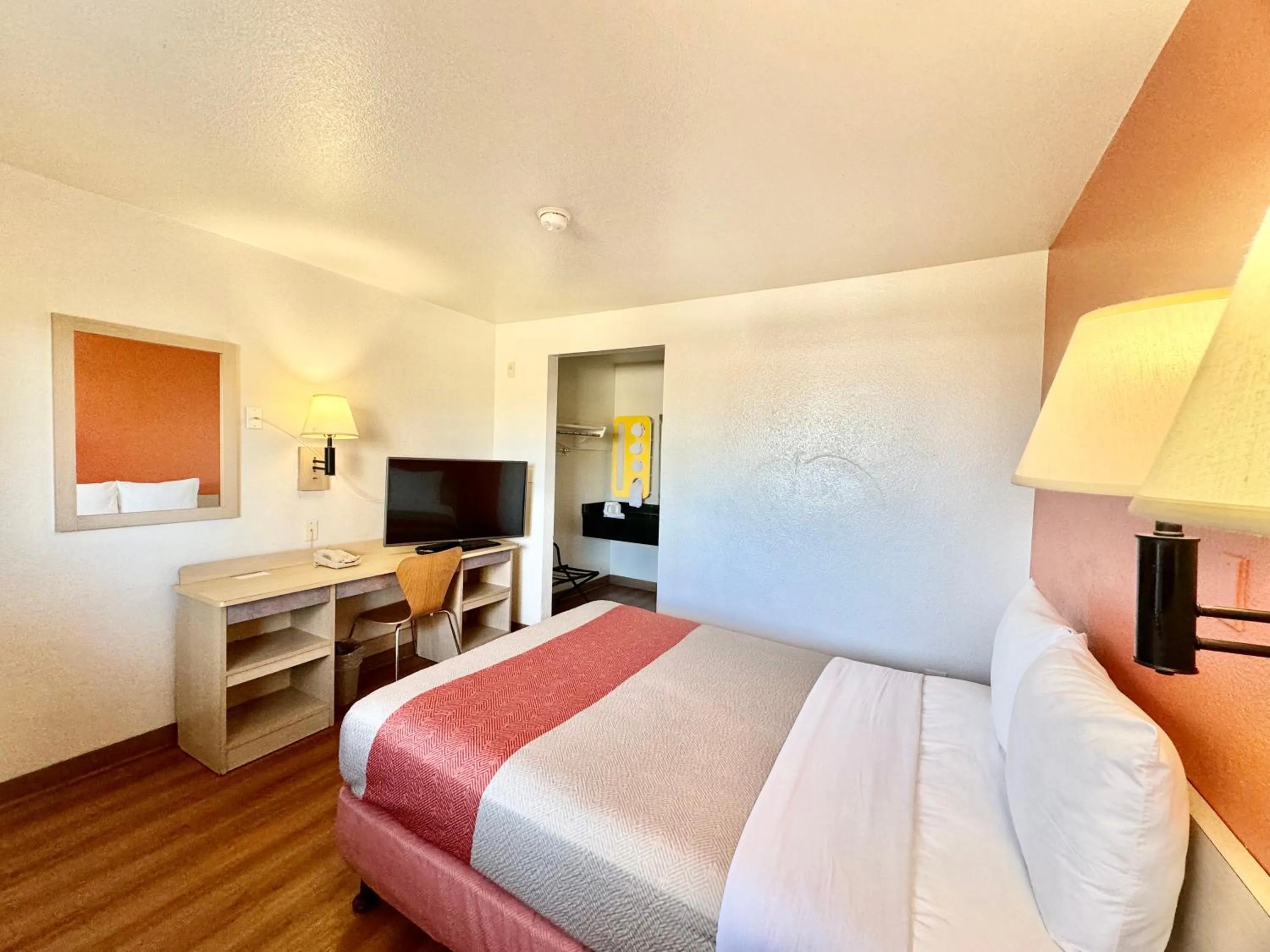 Bedroom, Bed in Motel 6-Bellflower, CA - Los Angeles