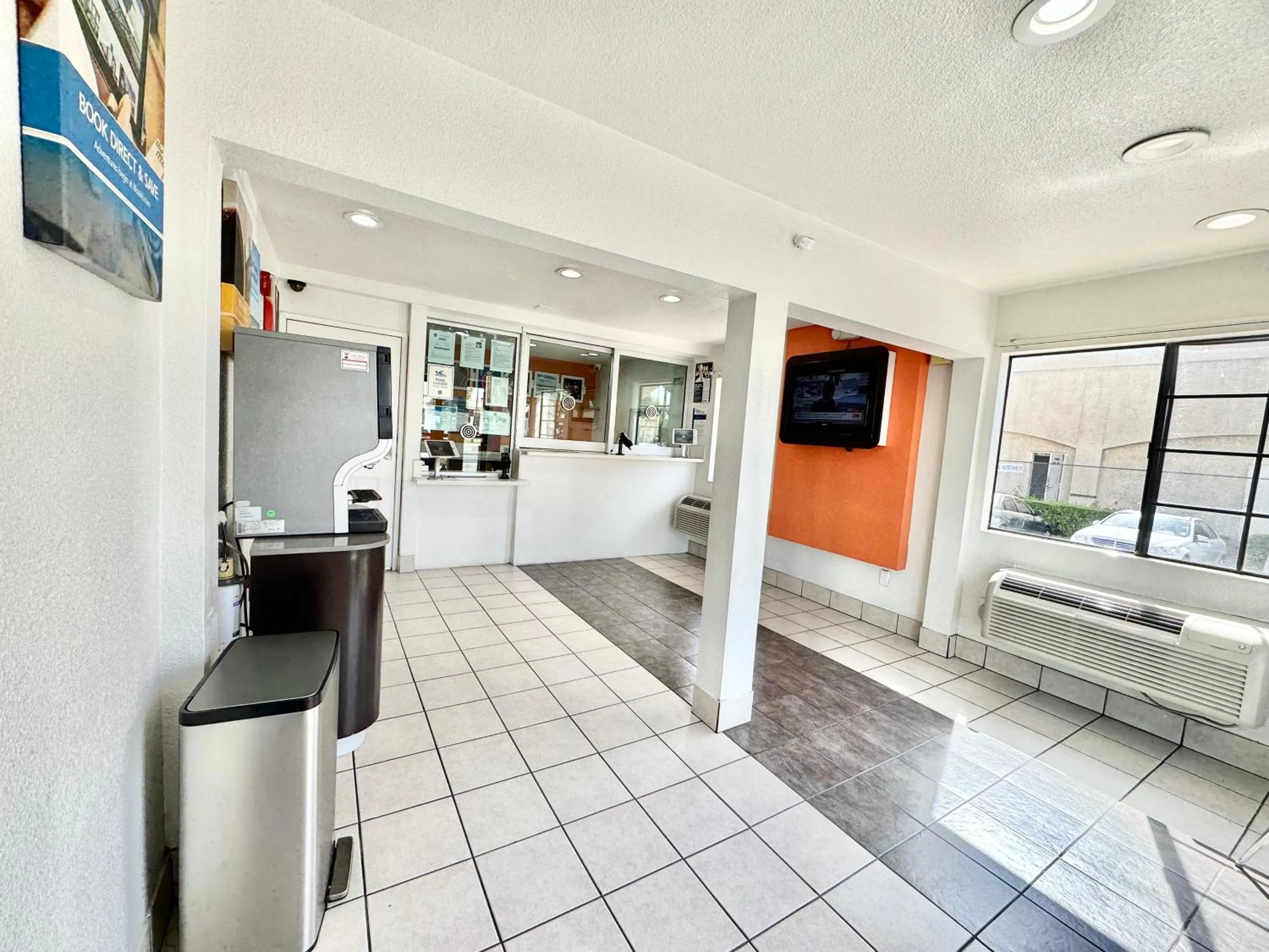 Lobby or reception in Motel 6-Bellflower, CA - Los Angeles