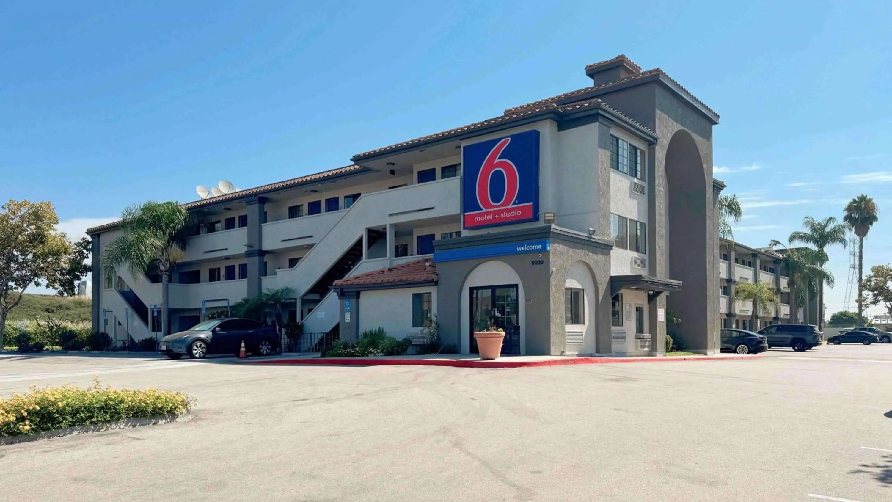 Property building in Motel 6-Bellflower, CA - Los Angeles