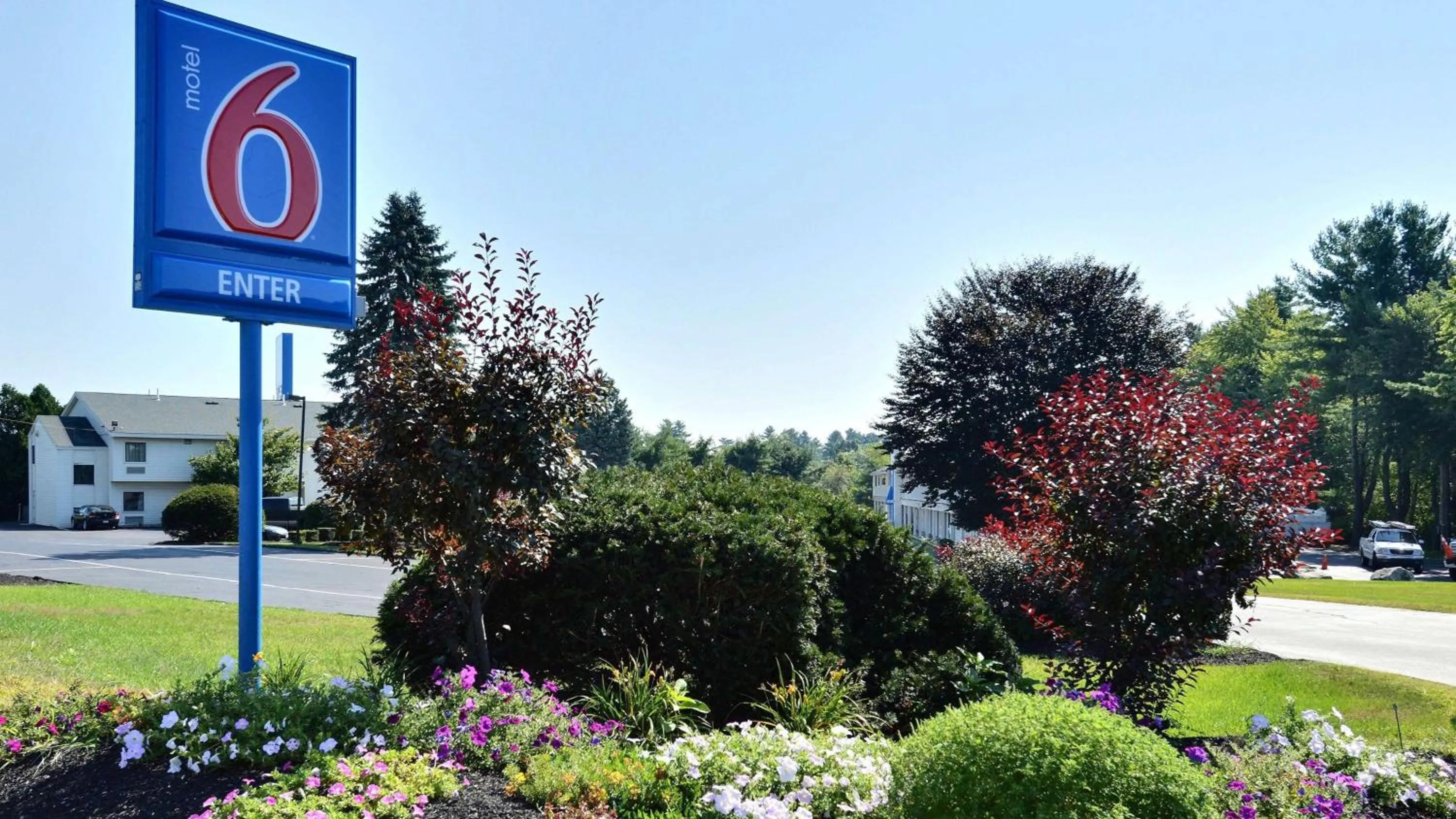Property building in Motel 6-Nashua, NH