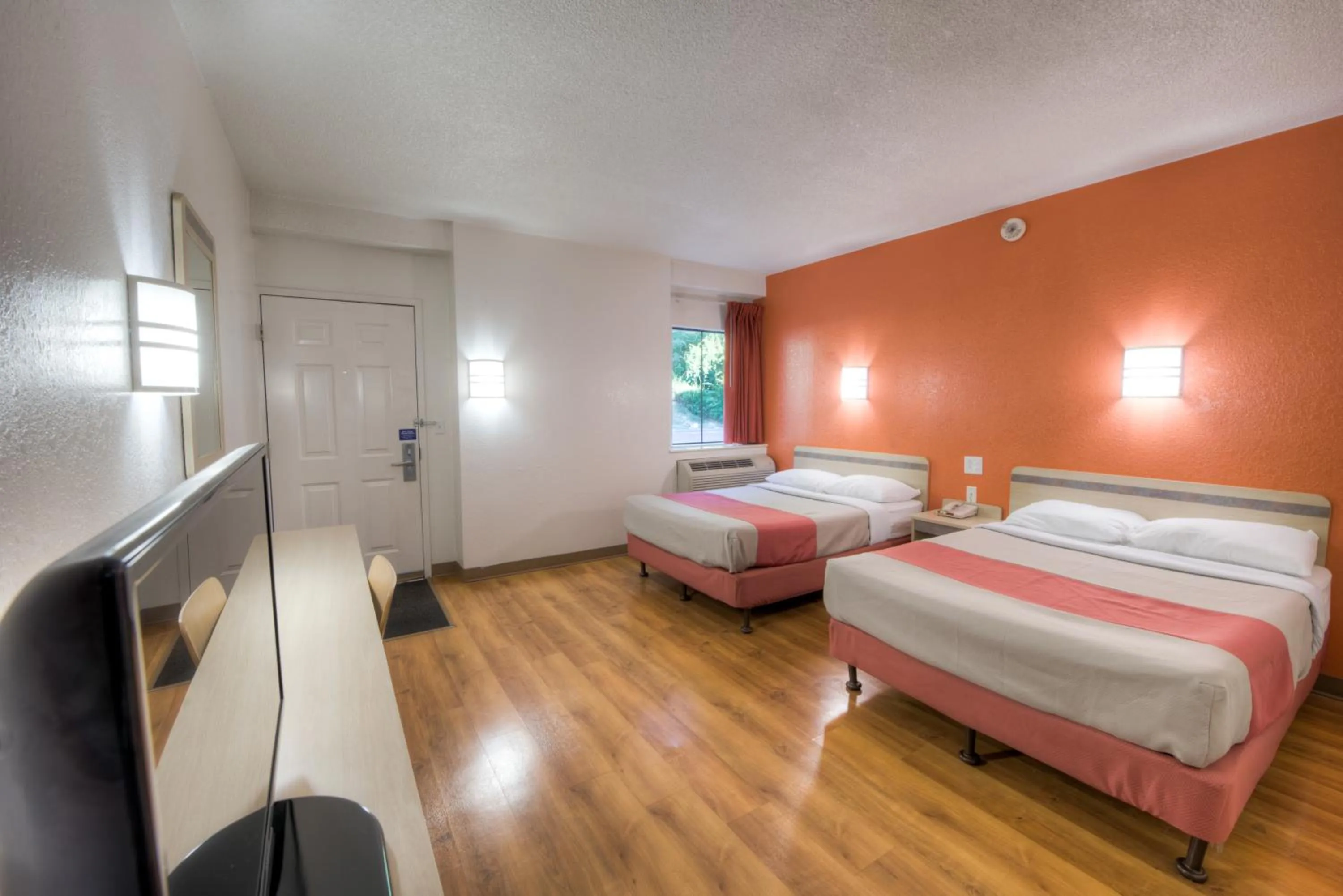 TV and multimedia, Bed in Motel 6-Niantic, CT - New London