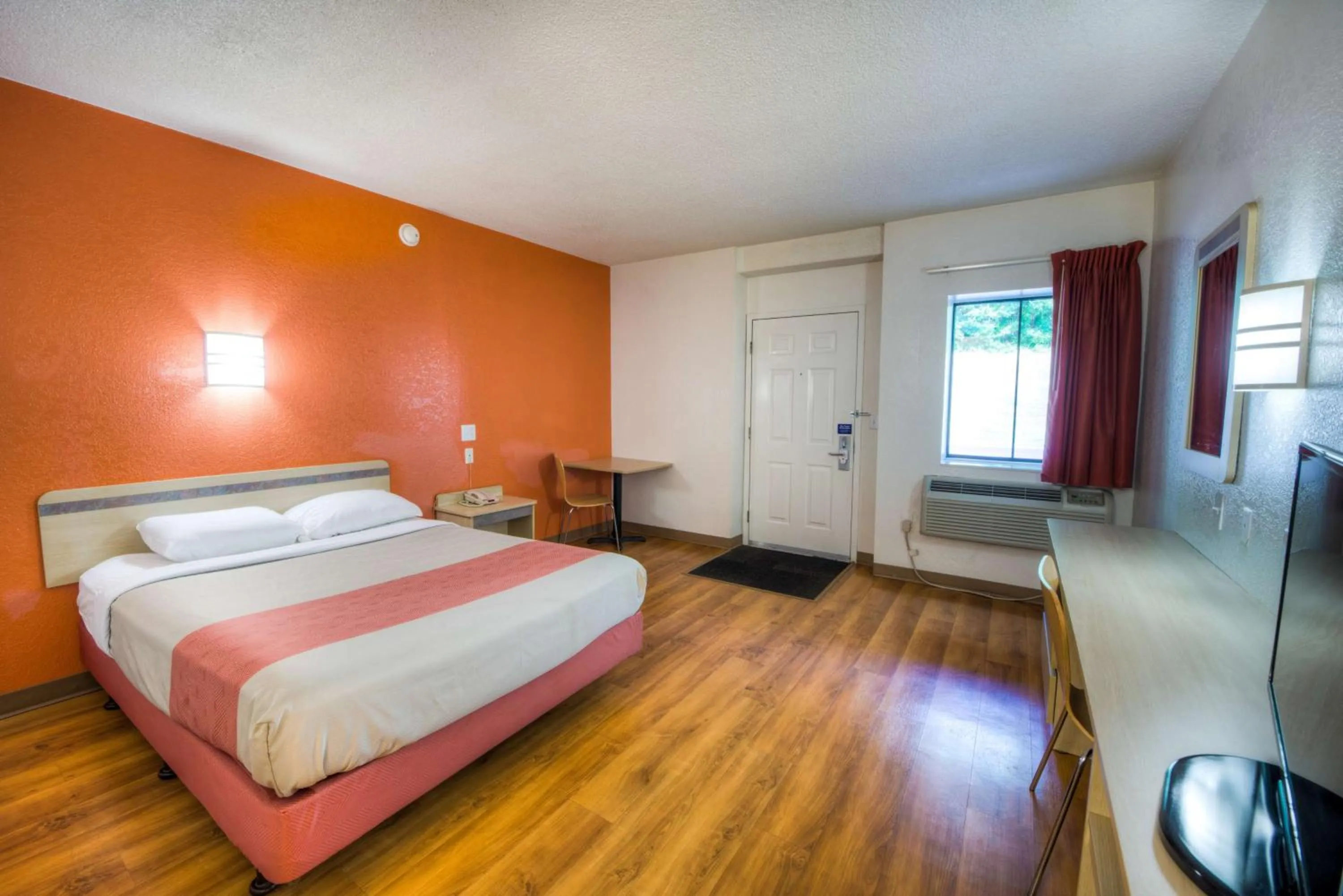 Photo of the whole room, Bed in Motel 6-Niantic, CT - New London