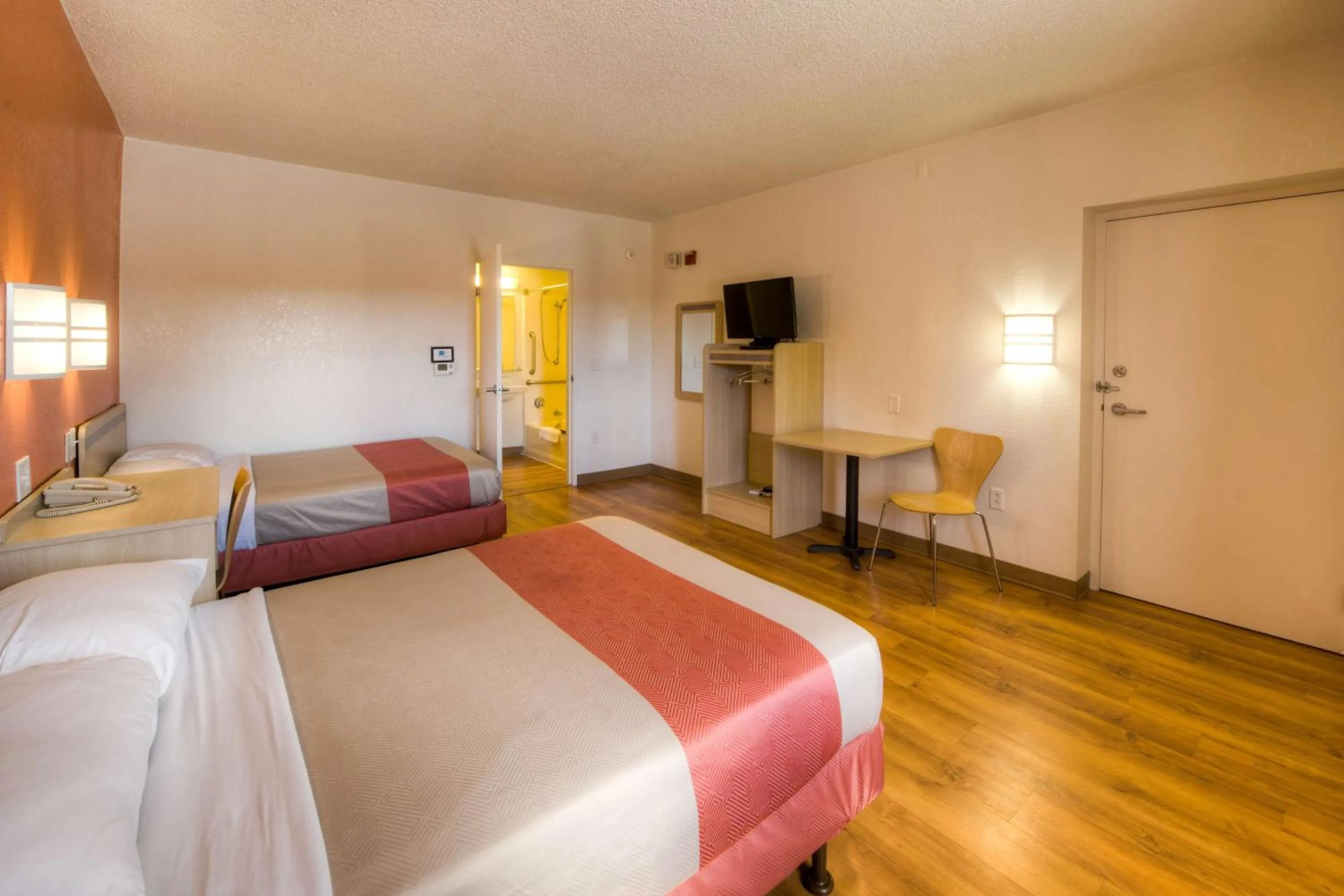 Photo of the whole room, Bed in Motel 6-Niantic, CT - New London