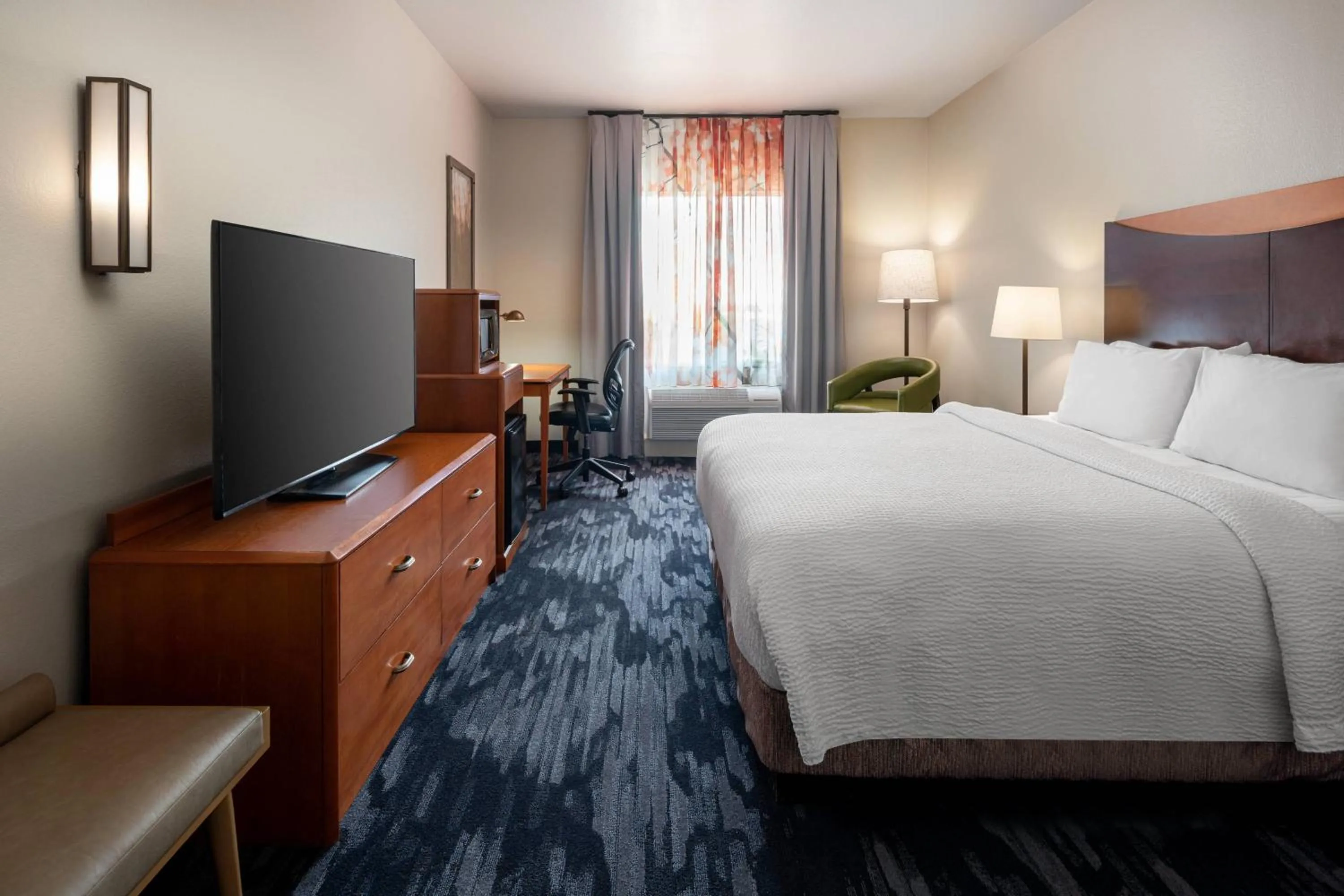 Photo of the whole room, Bed in Fairfield Inn & Suites by Marriott Visalia Tulare
