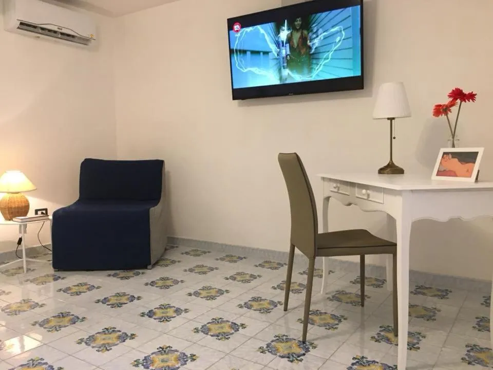 Communal lounge/ TV room in B&B Mediterraneo