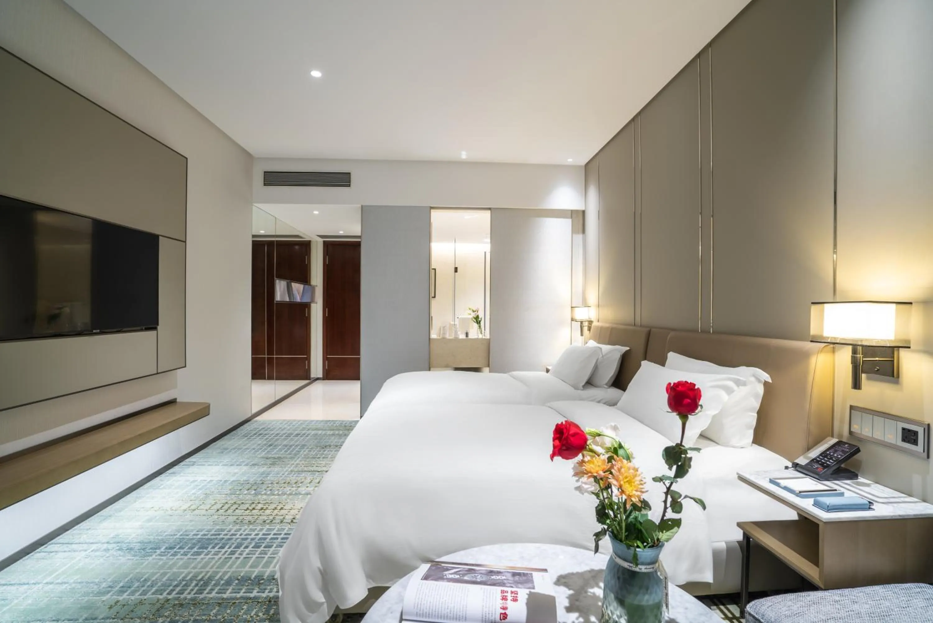 Bed in Victoria Hotel Guangzhou Zhujiang New Town