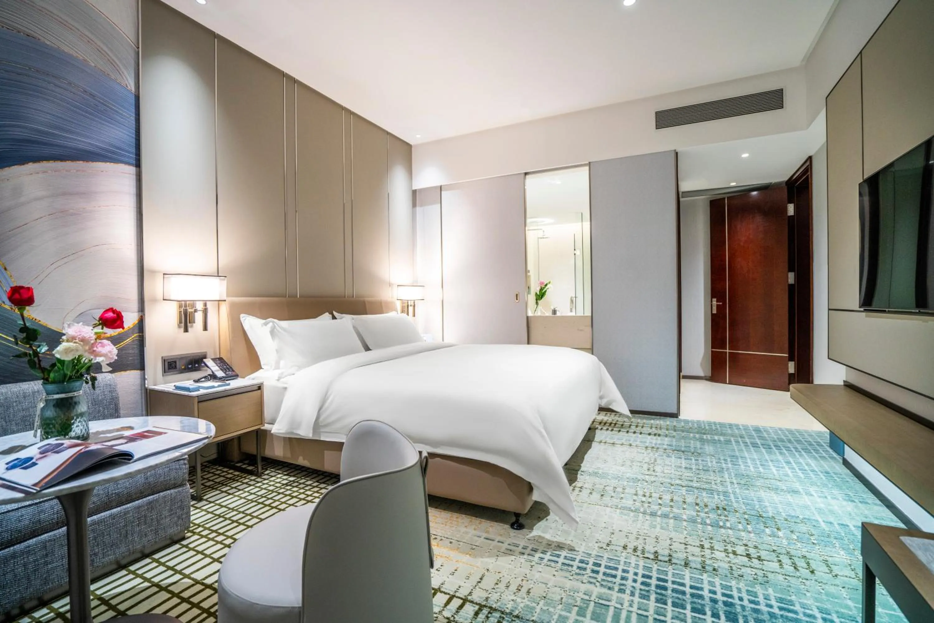 Bed in Victoria Hotel Guangzhou Zhujiang New Town