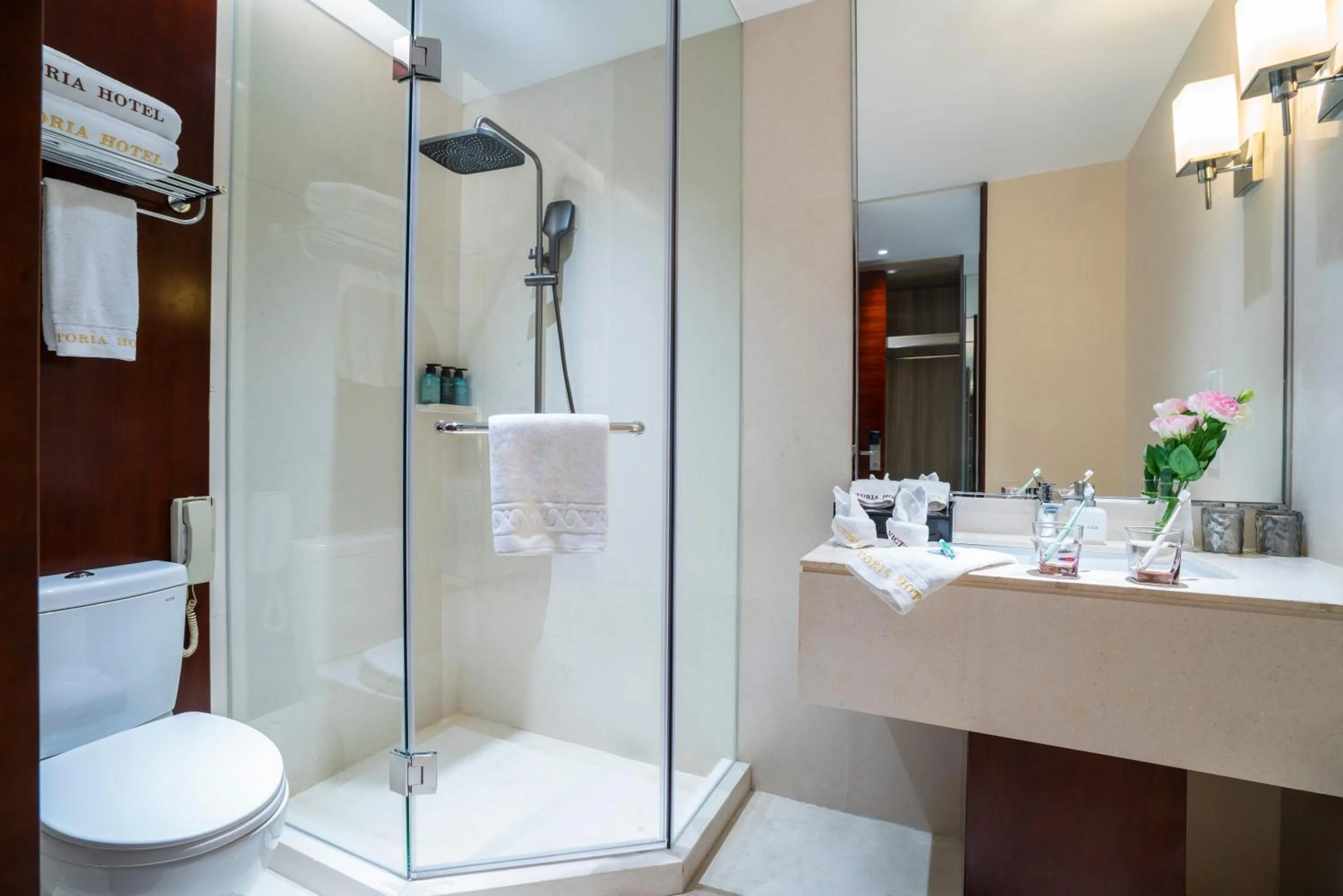 Toilet in Victoria Hotel Guangzhou Zhujiang New Town