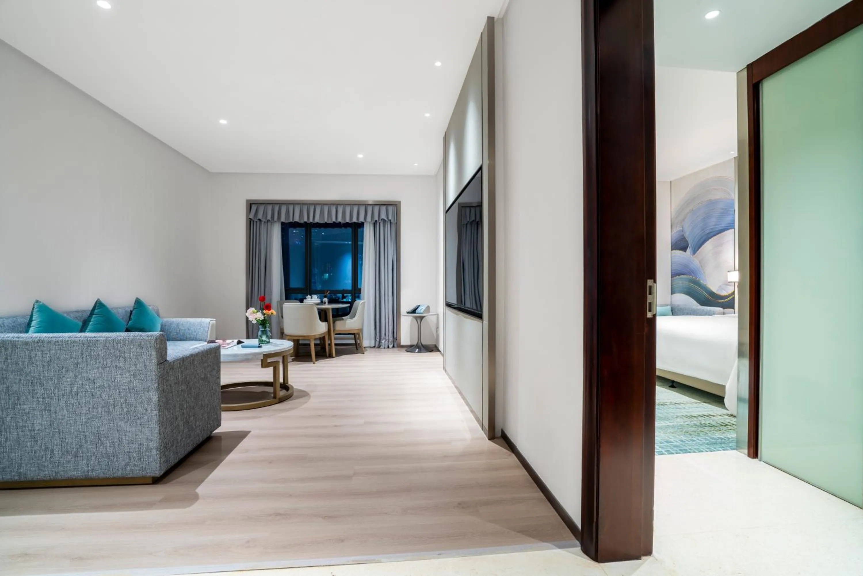 Living room, Bed in Victoria Hotel Guangzhou Zhujiang New Town