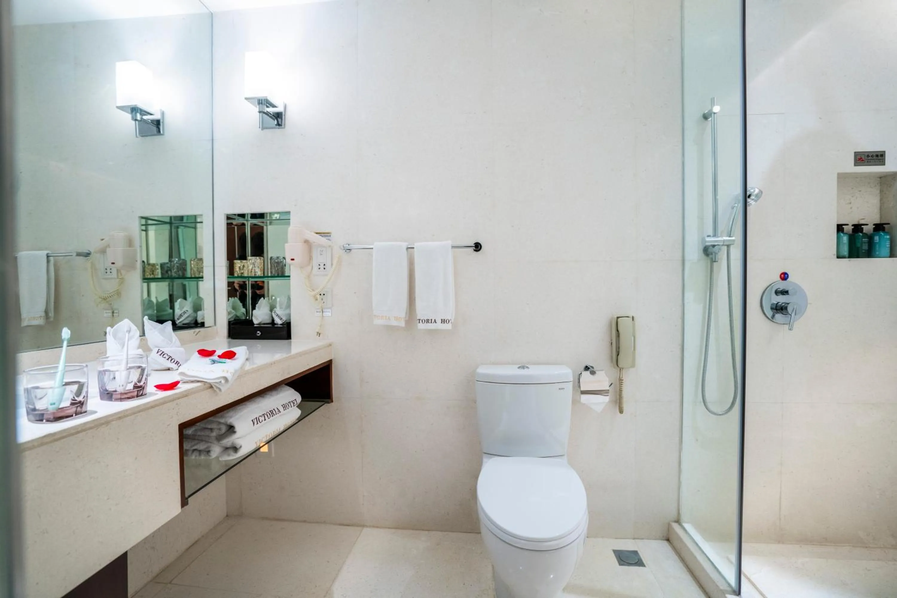 Toilet in Victoria Hotel Guangzhou Zhujiang New Town
