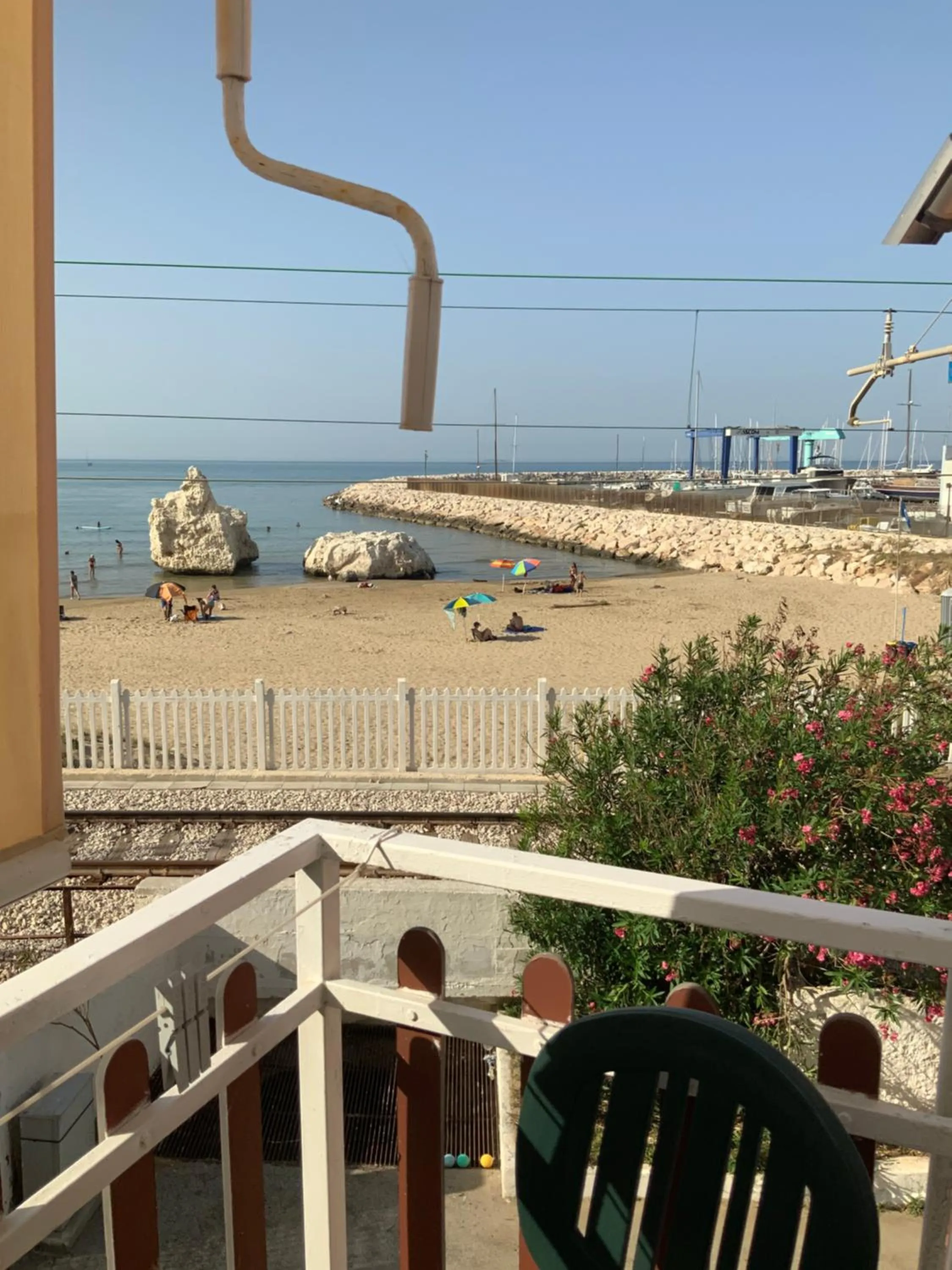 Communal lounge/ TV room in La Scogliera Bed & Breakfast