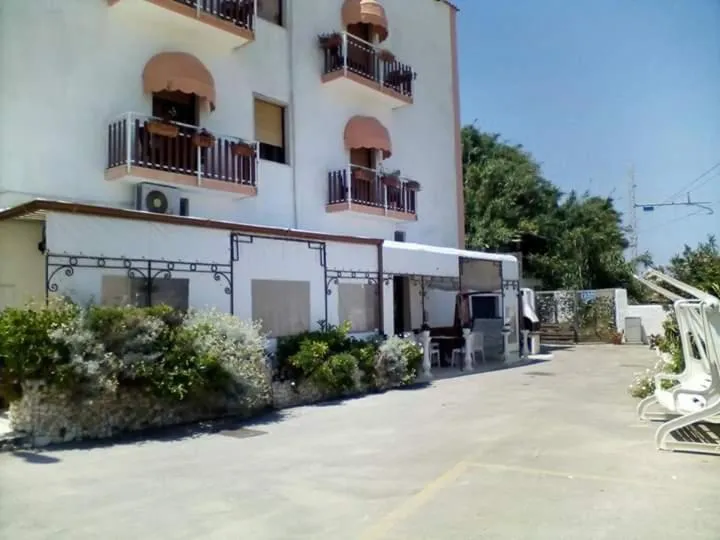 Property building in La Scogliera Bed & Breakfast