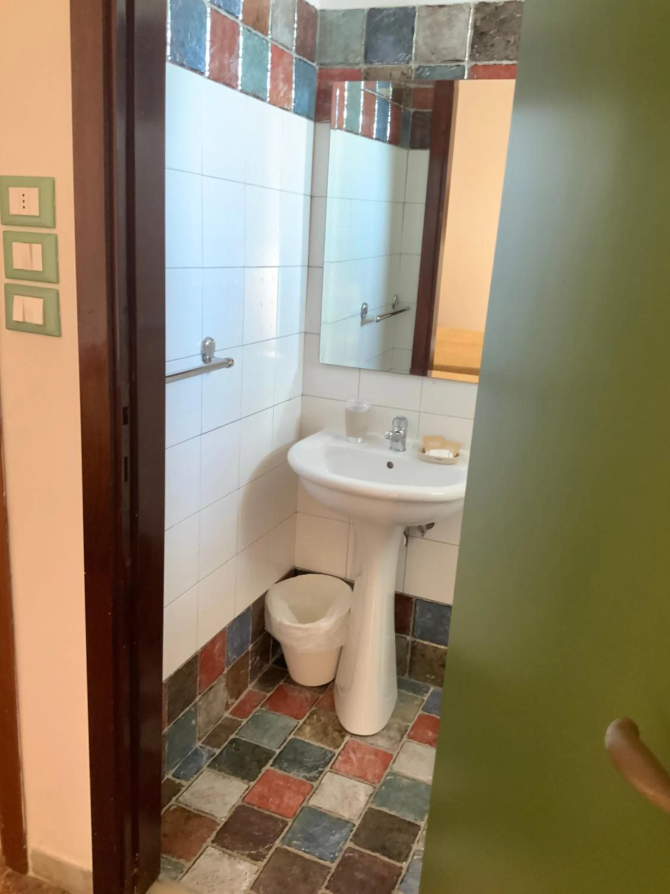 Shower in La Scogliera Bed & Breakfast