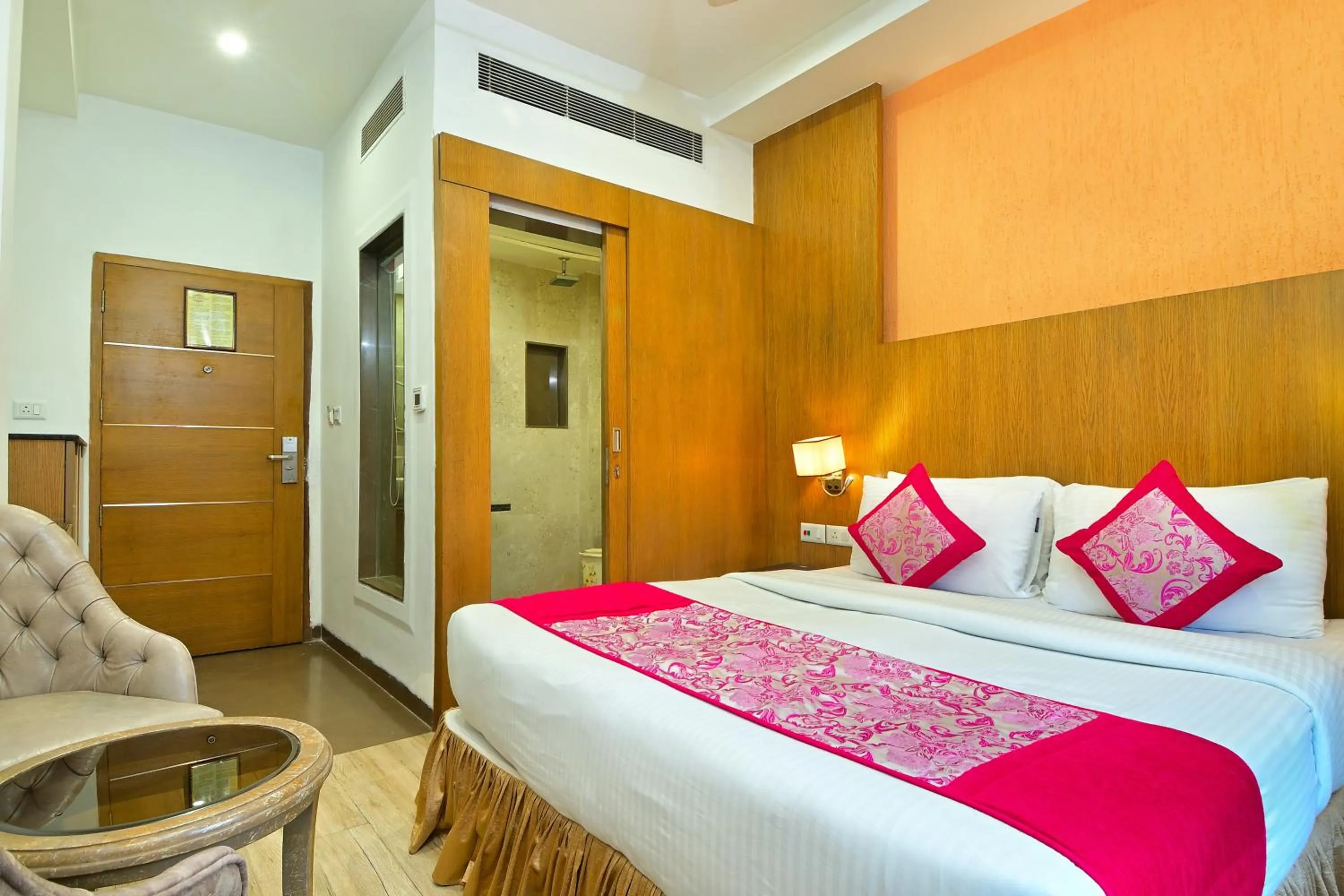 Bedroom, Bed in Hotel Hari Piorko - New Delhi Railway Station