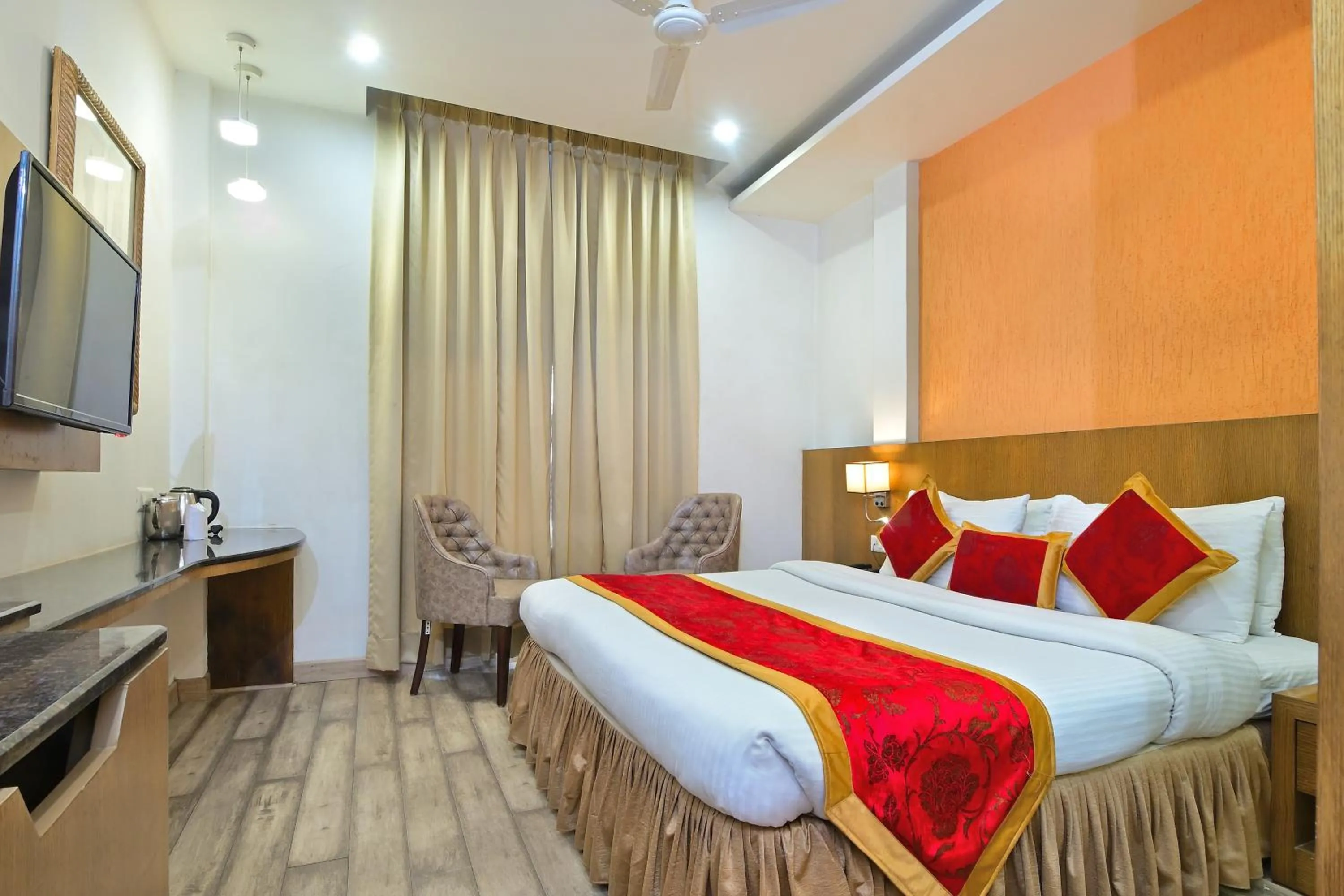 Bedroom, Bed in Hotel Hari Piorko - New Delhi Railway Station