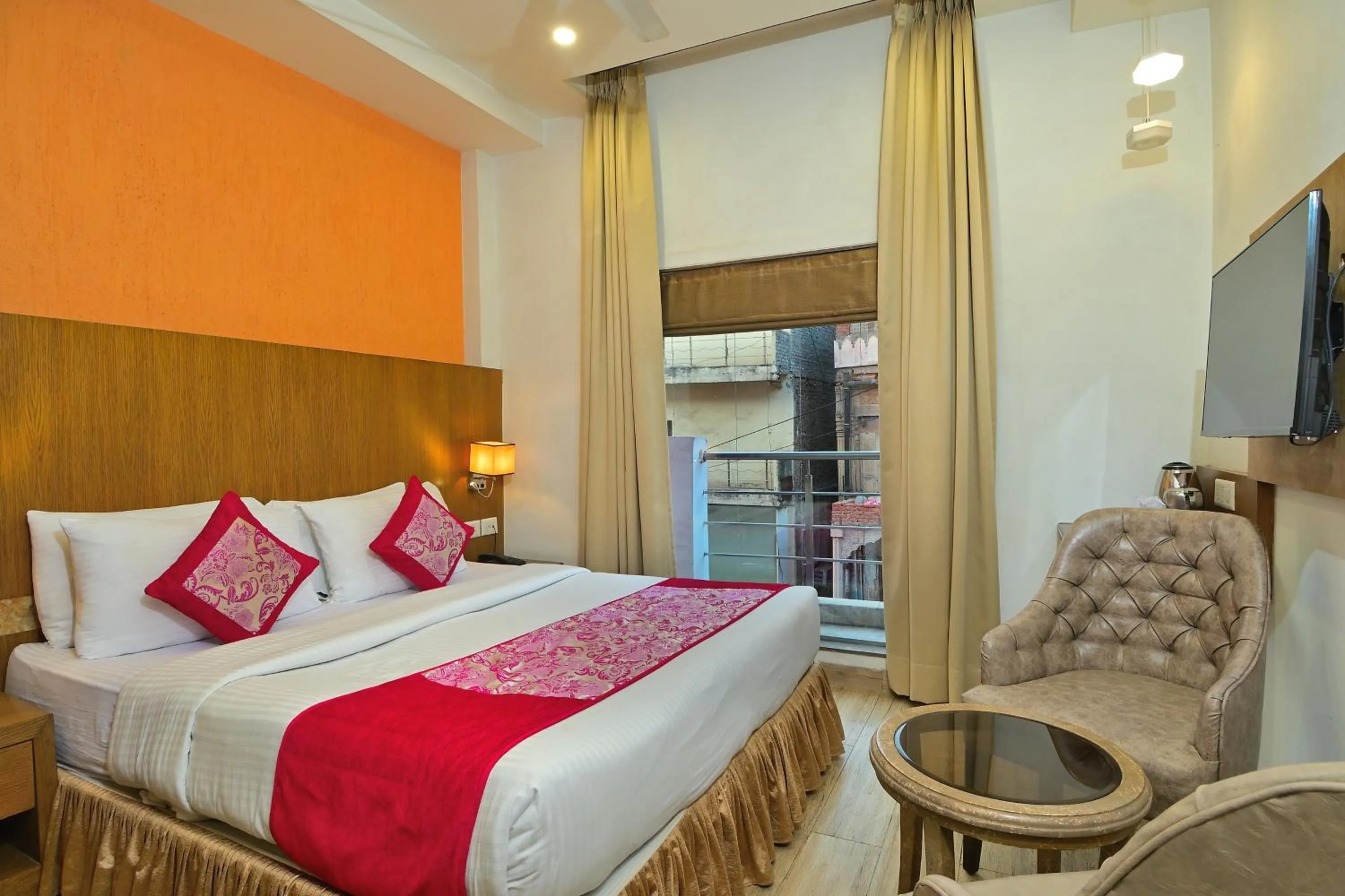 Bedroom, Bed in Hotel Hari Piorko - New Delhi Railway Station