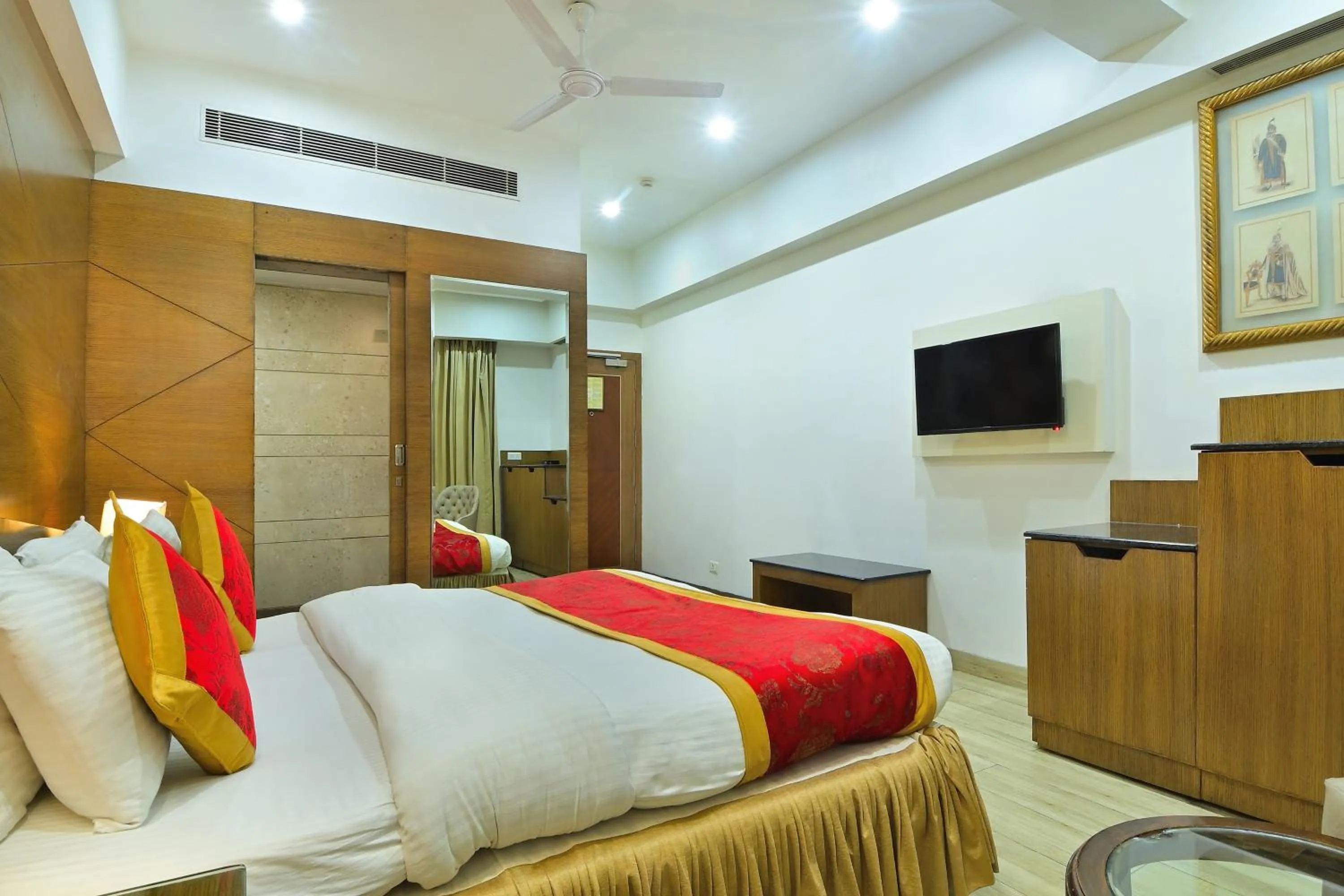 Bedroom, Bed in Hotel Hari Piorko - New Delhi Railway Station