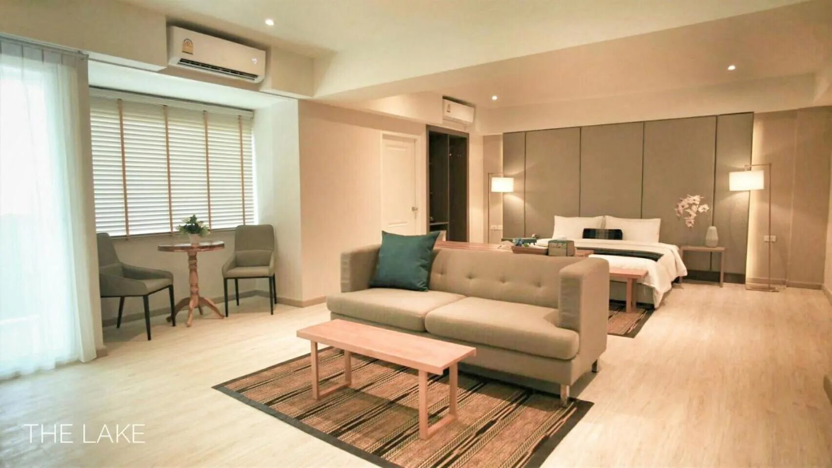 Photo of the whole room in The Lake Udon