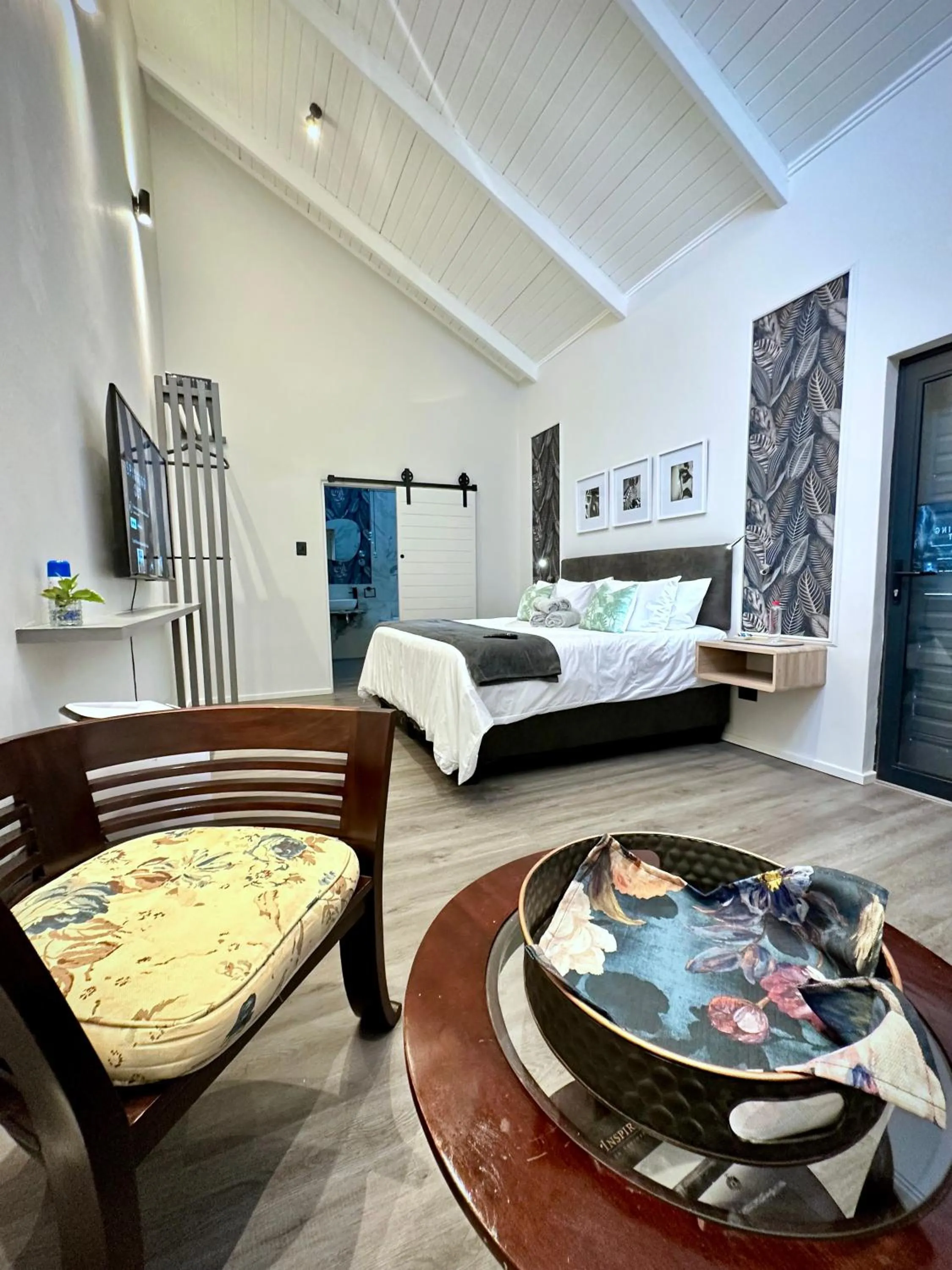 Photo of the whole room, Bed in Spacube Luxury Suites and Spa