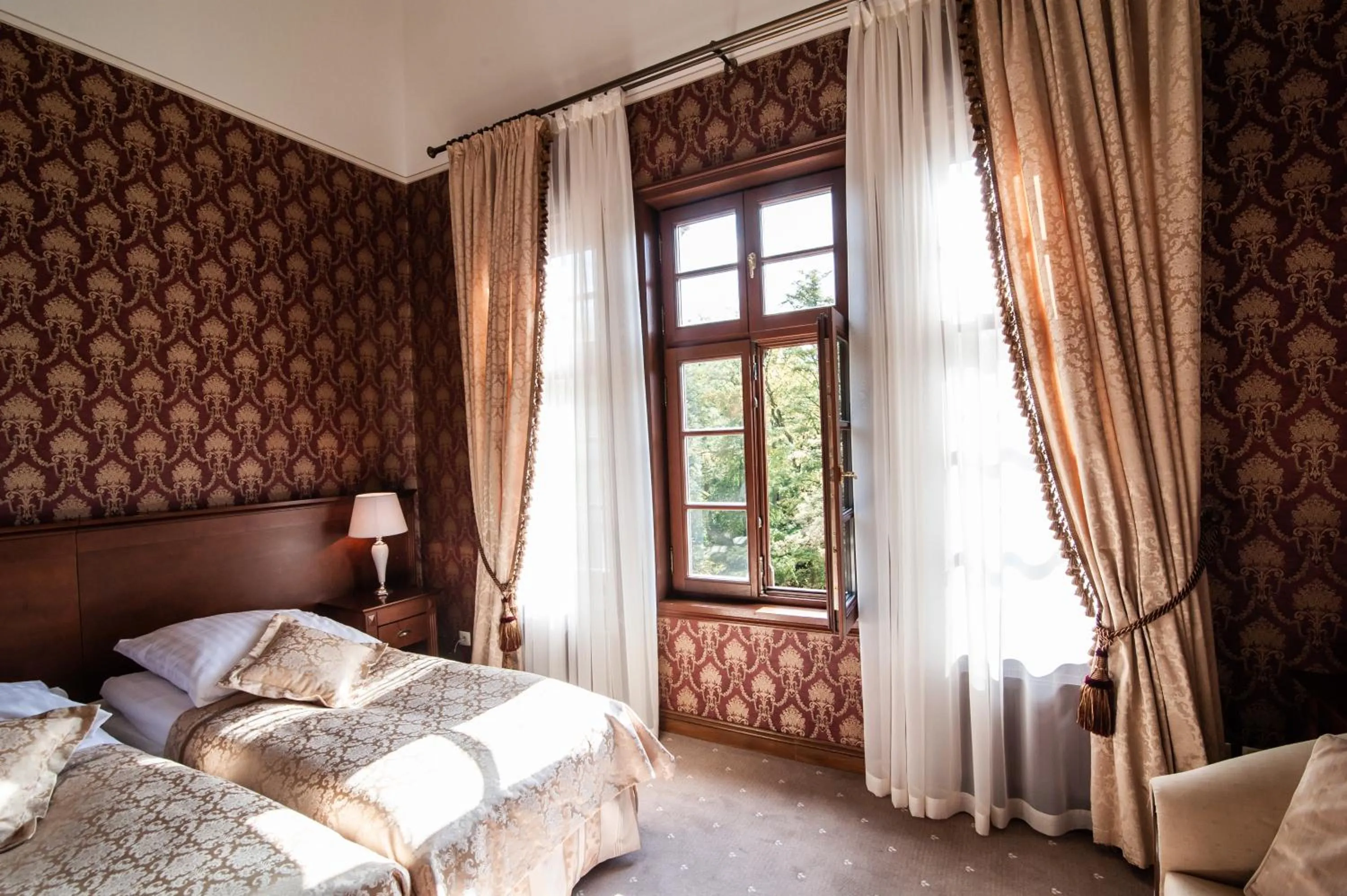 Bed in Pałac Myśliwski w Antoninie