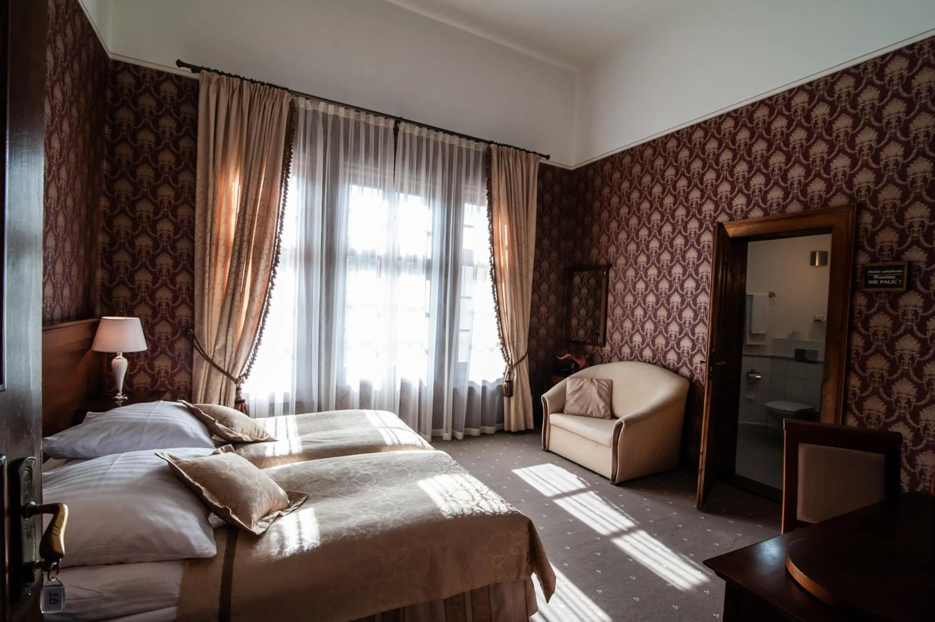 Bed in Pałac Myśliwski w Antoninie