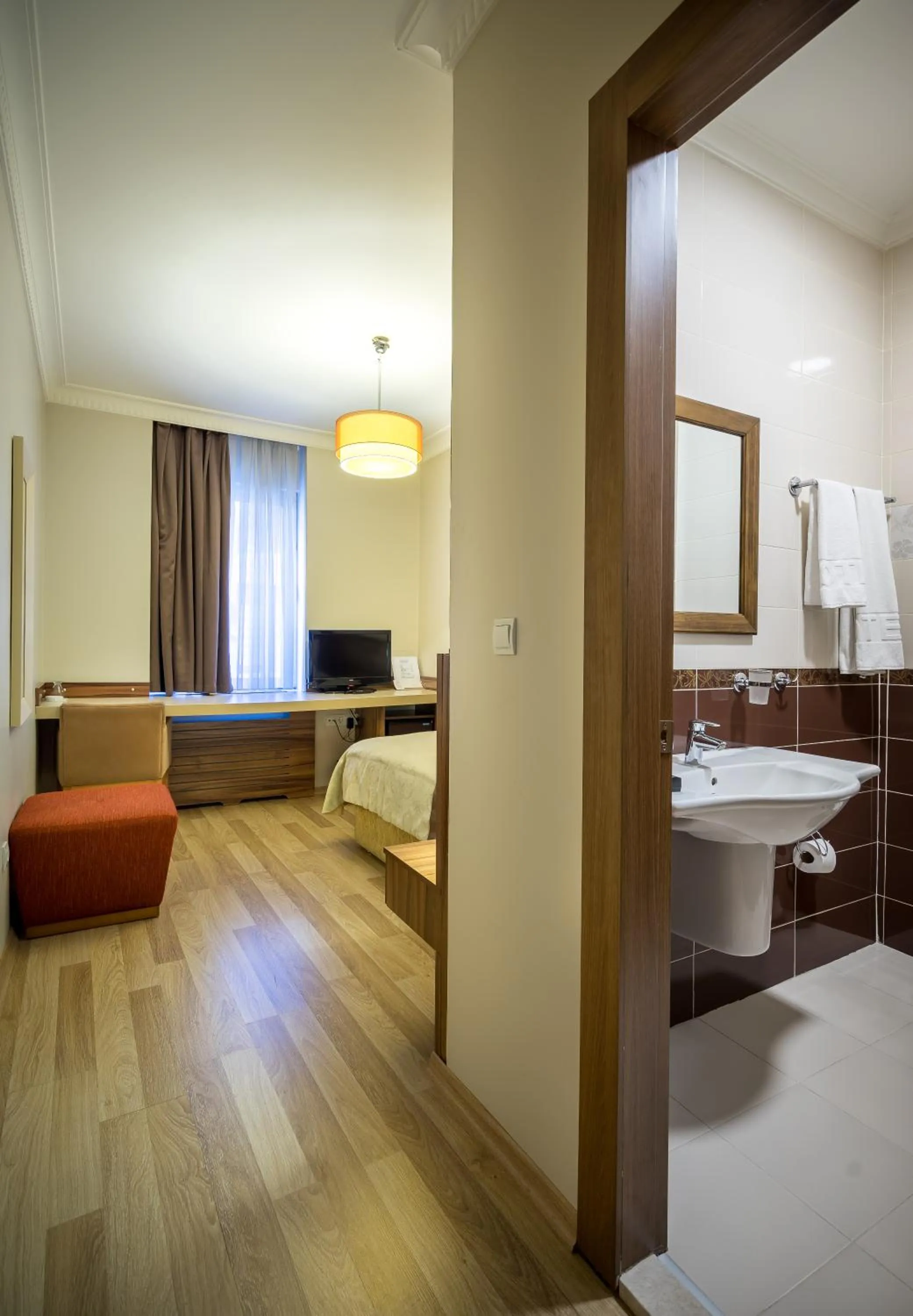 TV and multimedia, Bed in My Rose Hotel