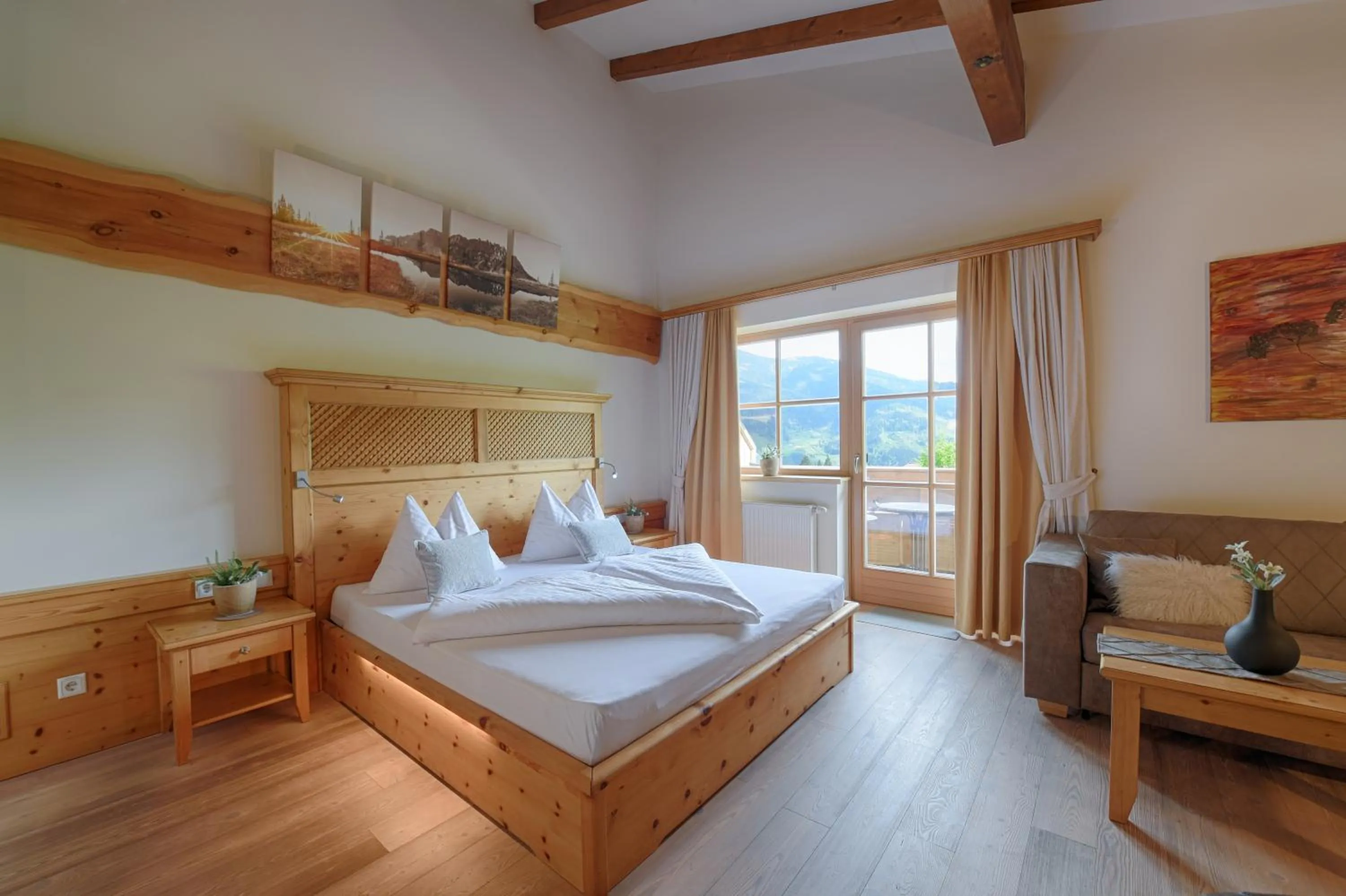 Photo of the whole room, Bed in Hotel und Alpen Apartments mit Sauna - Bürglhöh