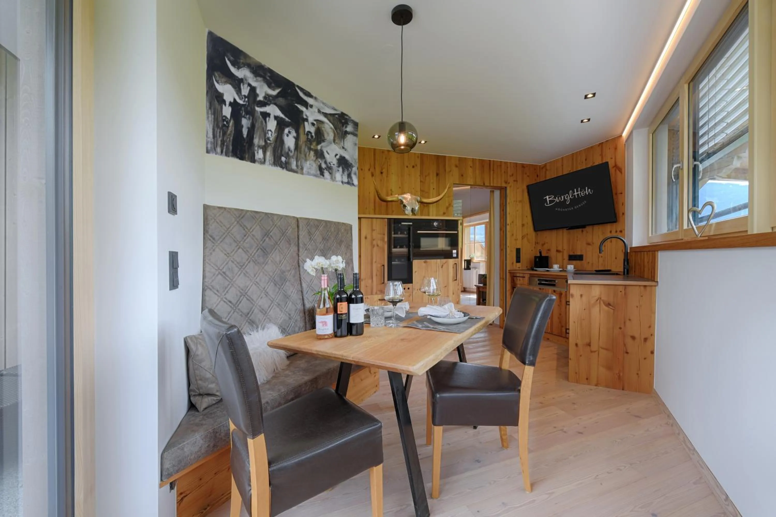 TV and multimedia in Hotel und Alpen Apartments mit Sauna - Bürglhöh