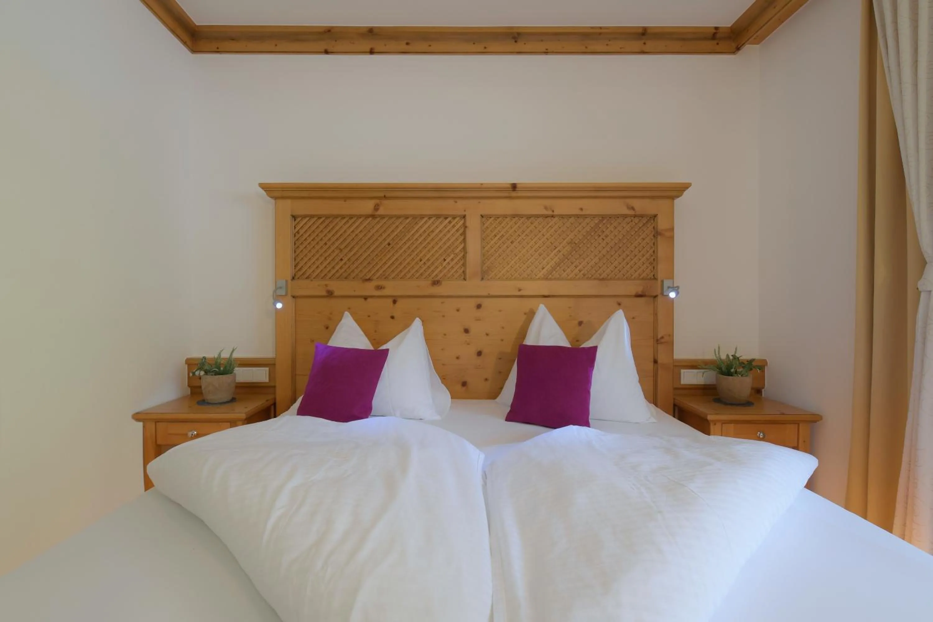 Photo of the whole room, Bed in Hotel und Alpen Apartments mit Sauna - Bürglhöh