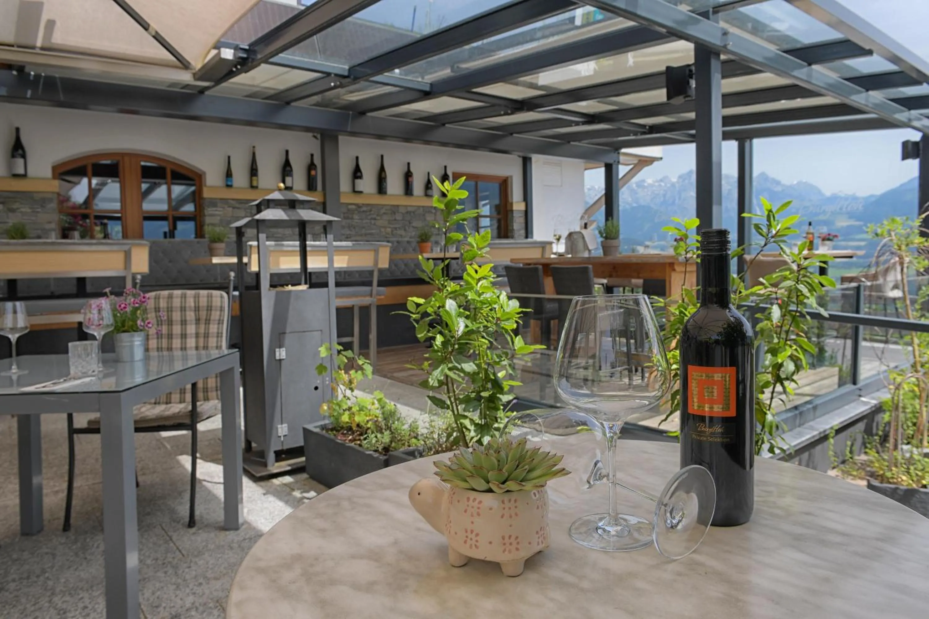 Restaurant/places to eat in Hotel und Alpen Apartments mit Sauna - Bürglhöh