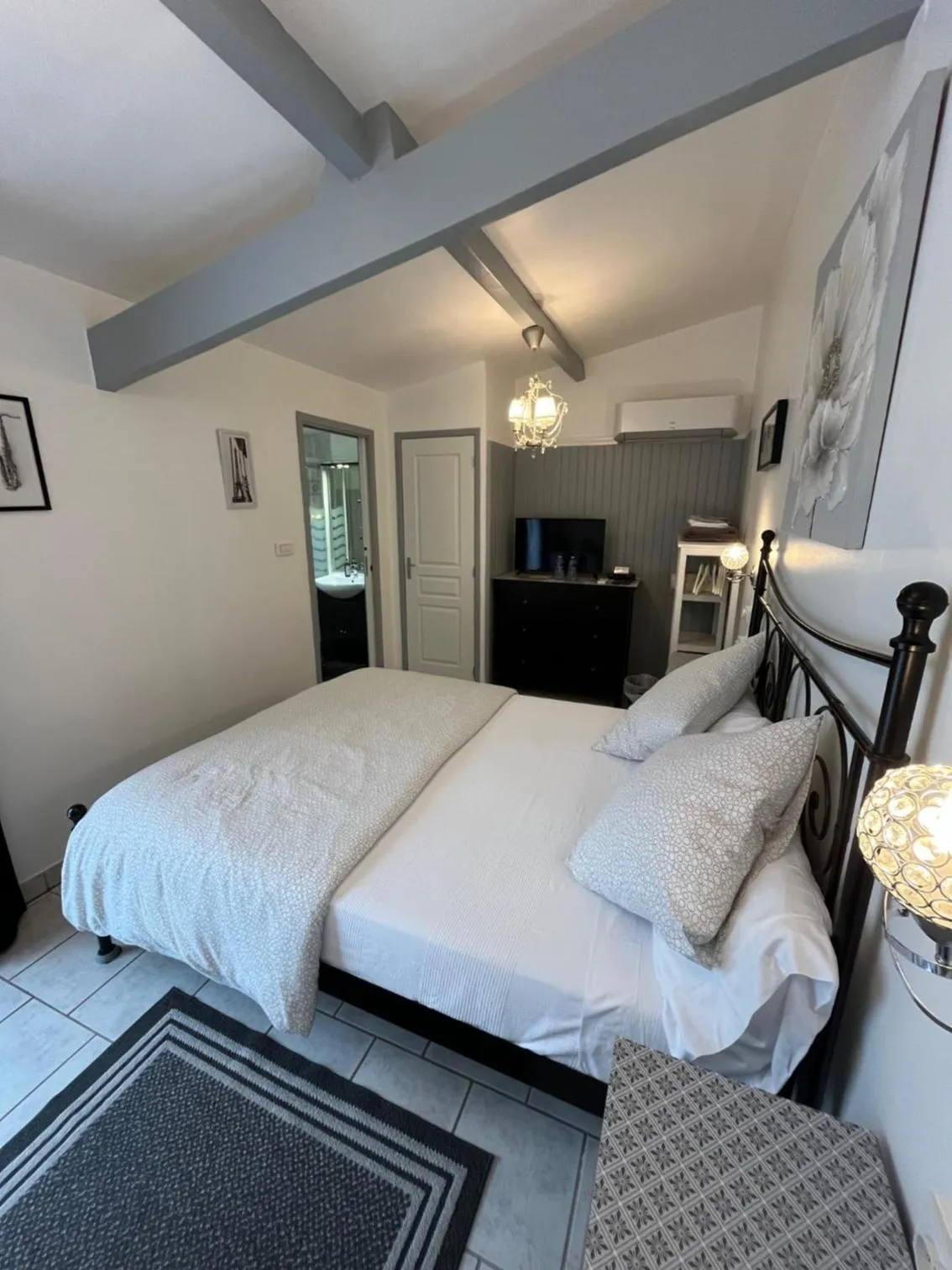 Garden view, Bed in Domaine Lacoste