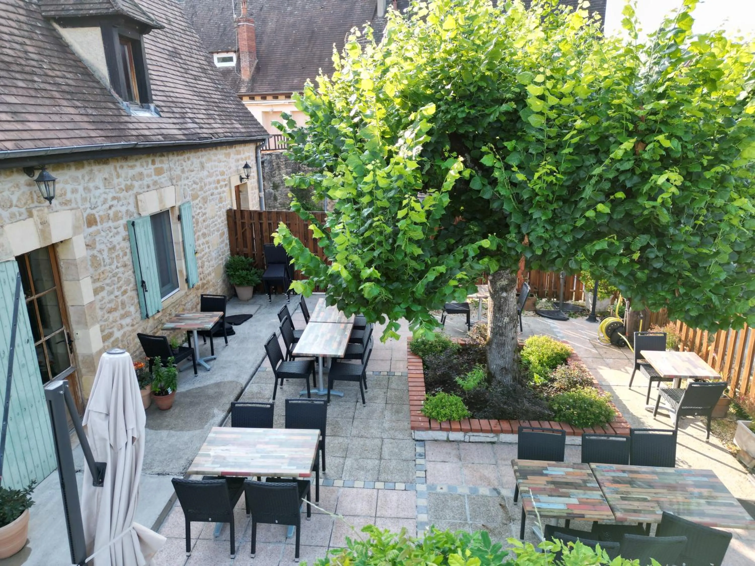 Restaurant/places to eat in Domaine Lacoste