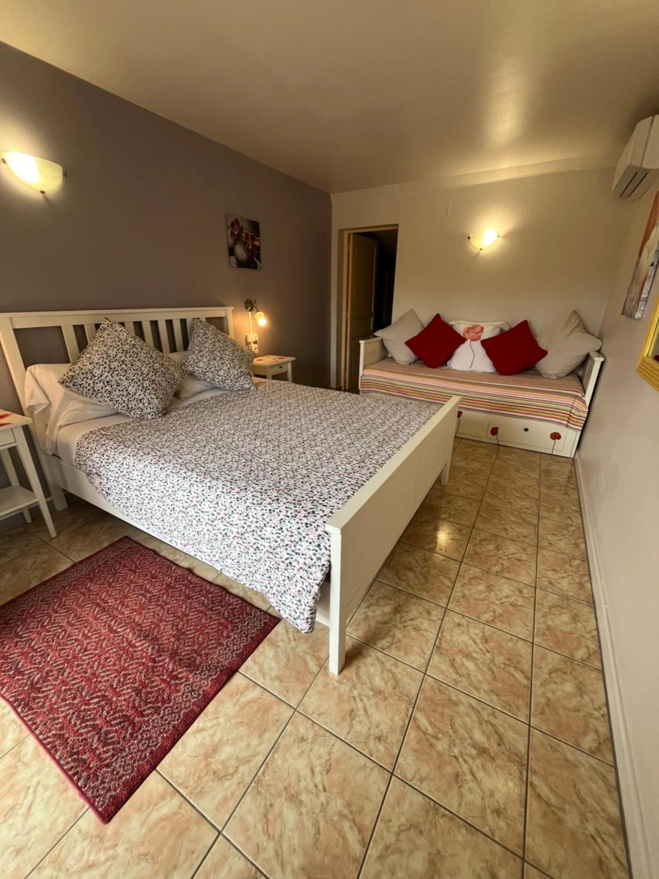 Mountain view, Bed in Domaine Lacoste