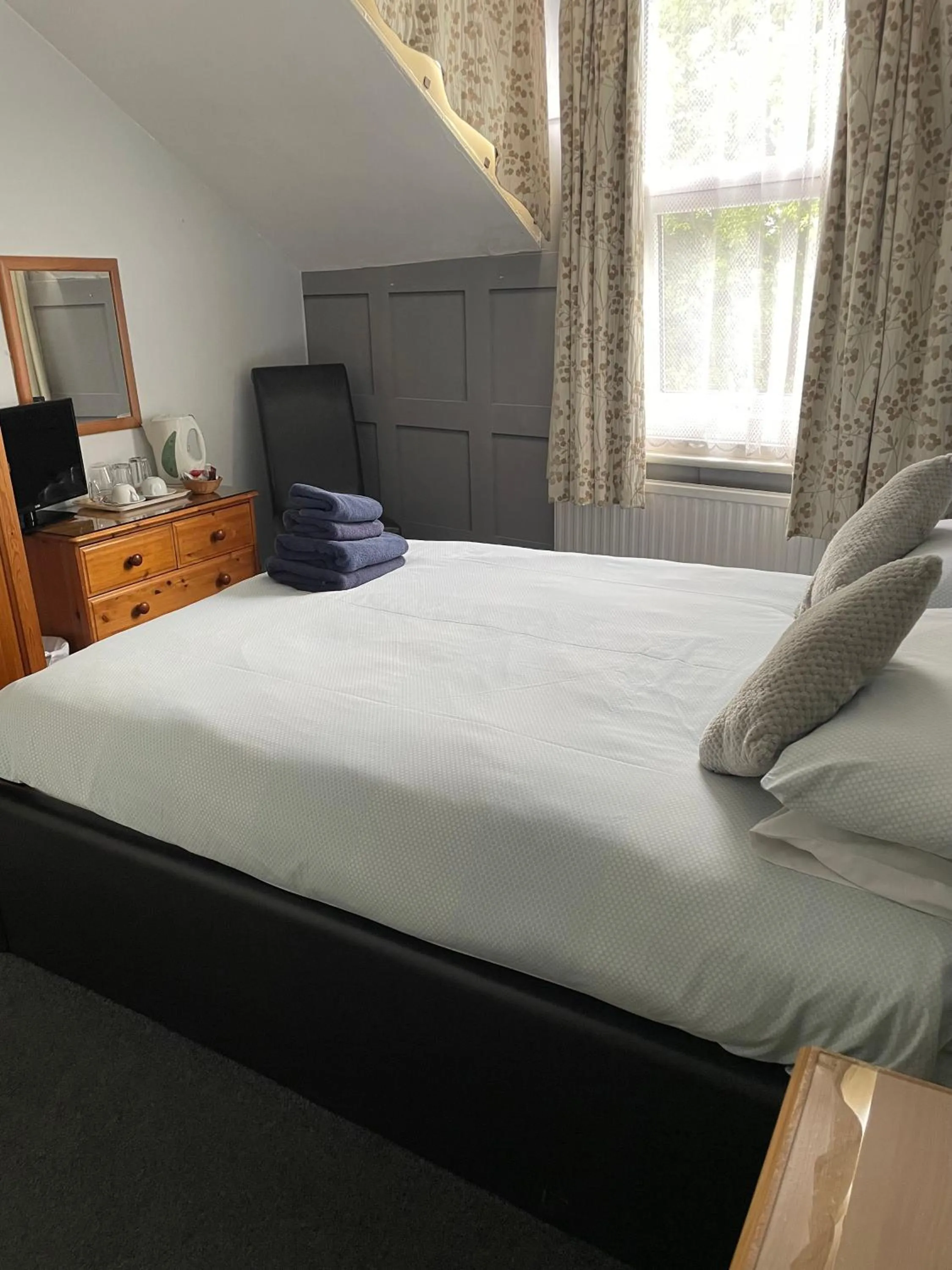 Bed in Burton Villa Guest House